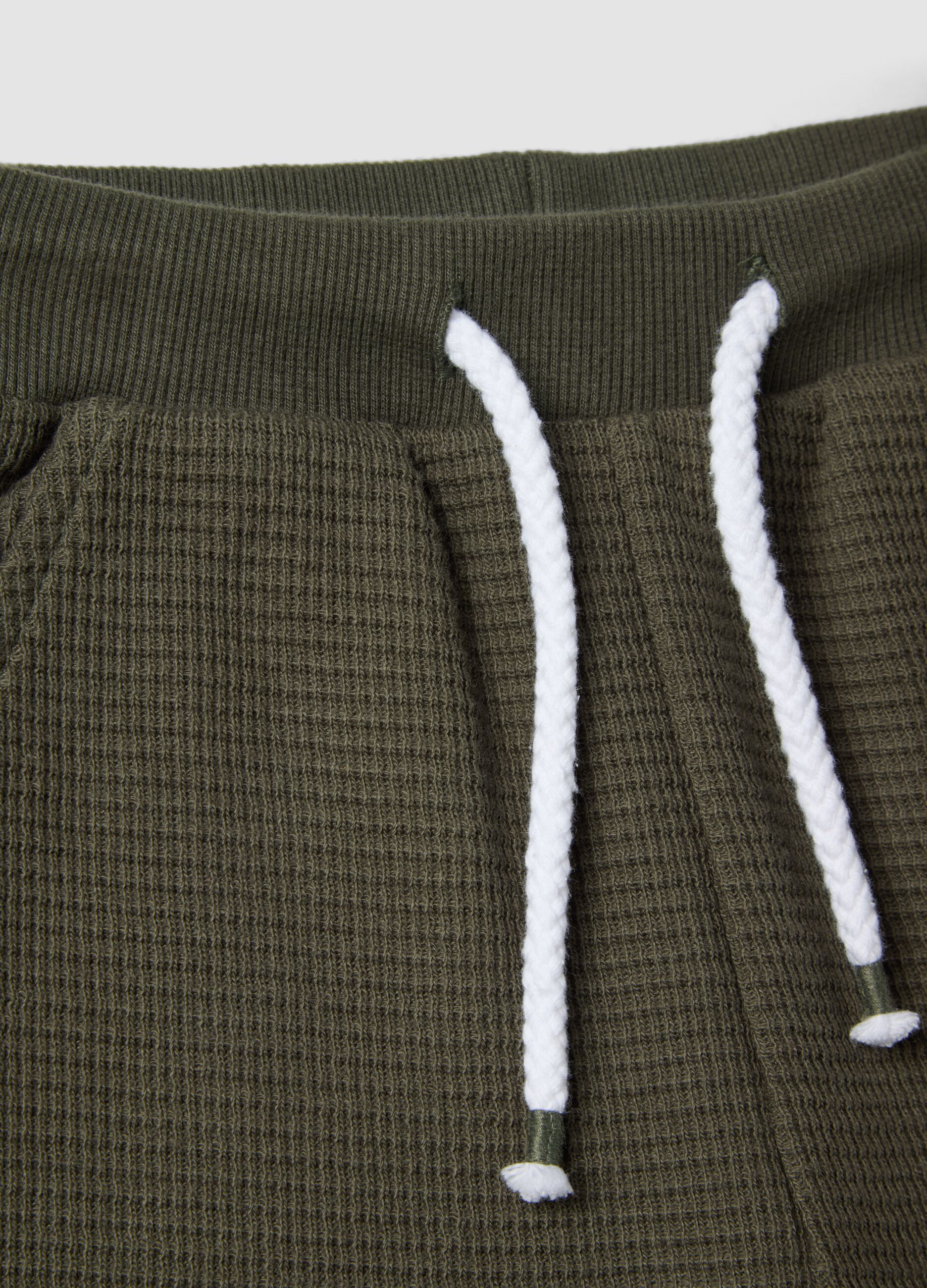 Green pure cotton boys&rsquo; shorts with drawstring, regular fit