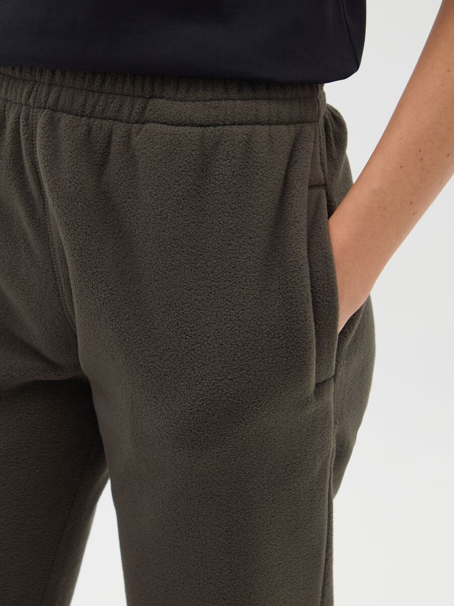 Regular fit green jogger trousers with elasticated waist_3