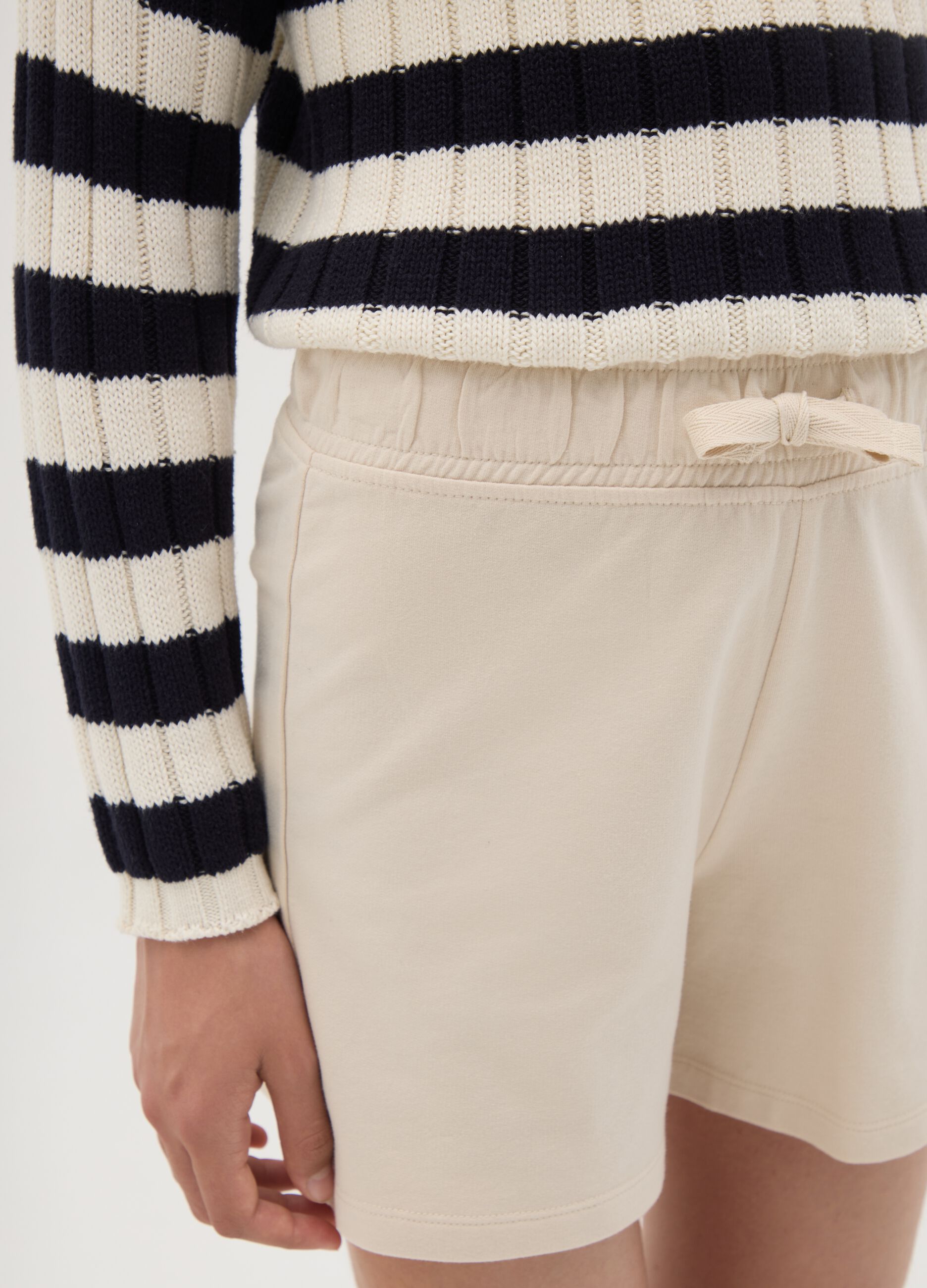 Beige shorts in cotton with drawstring