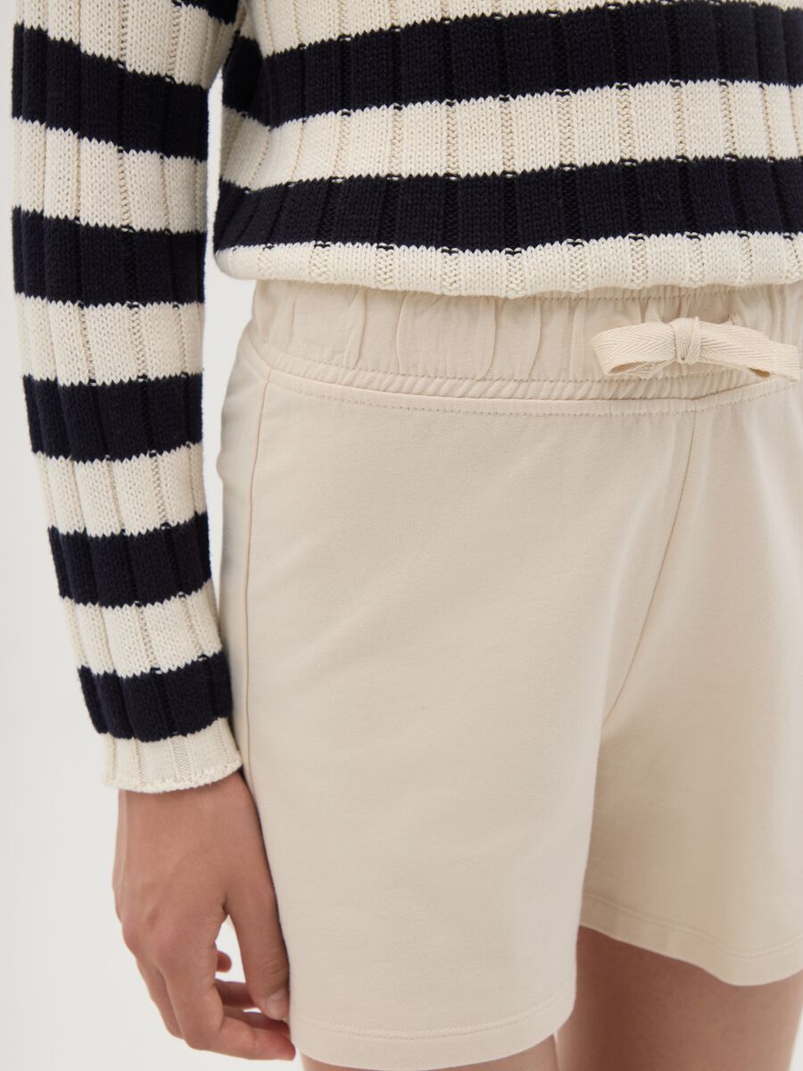 Beige shorts in cotton with drawstring_1