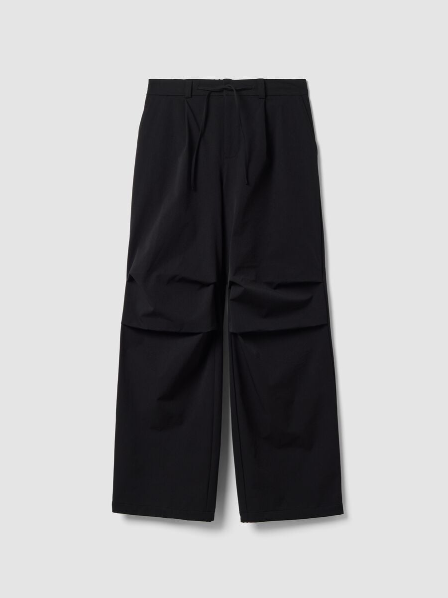 Pantaloni neri in tessuto elasticizzato parachute fit_4
