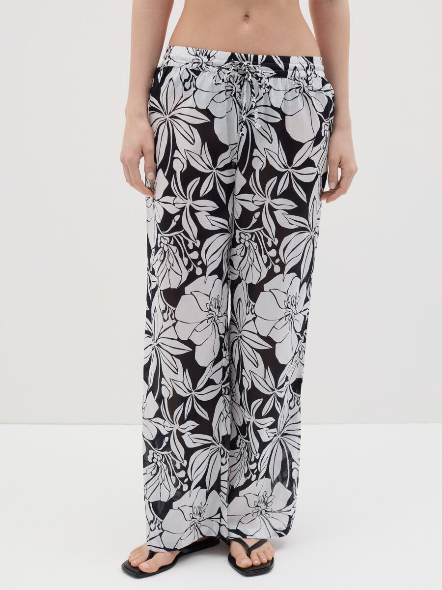 Long beach cover-up trousers with flowers in cotton_1