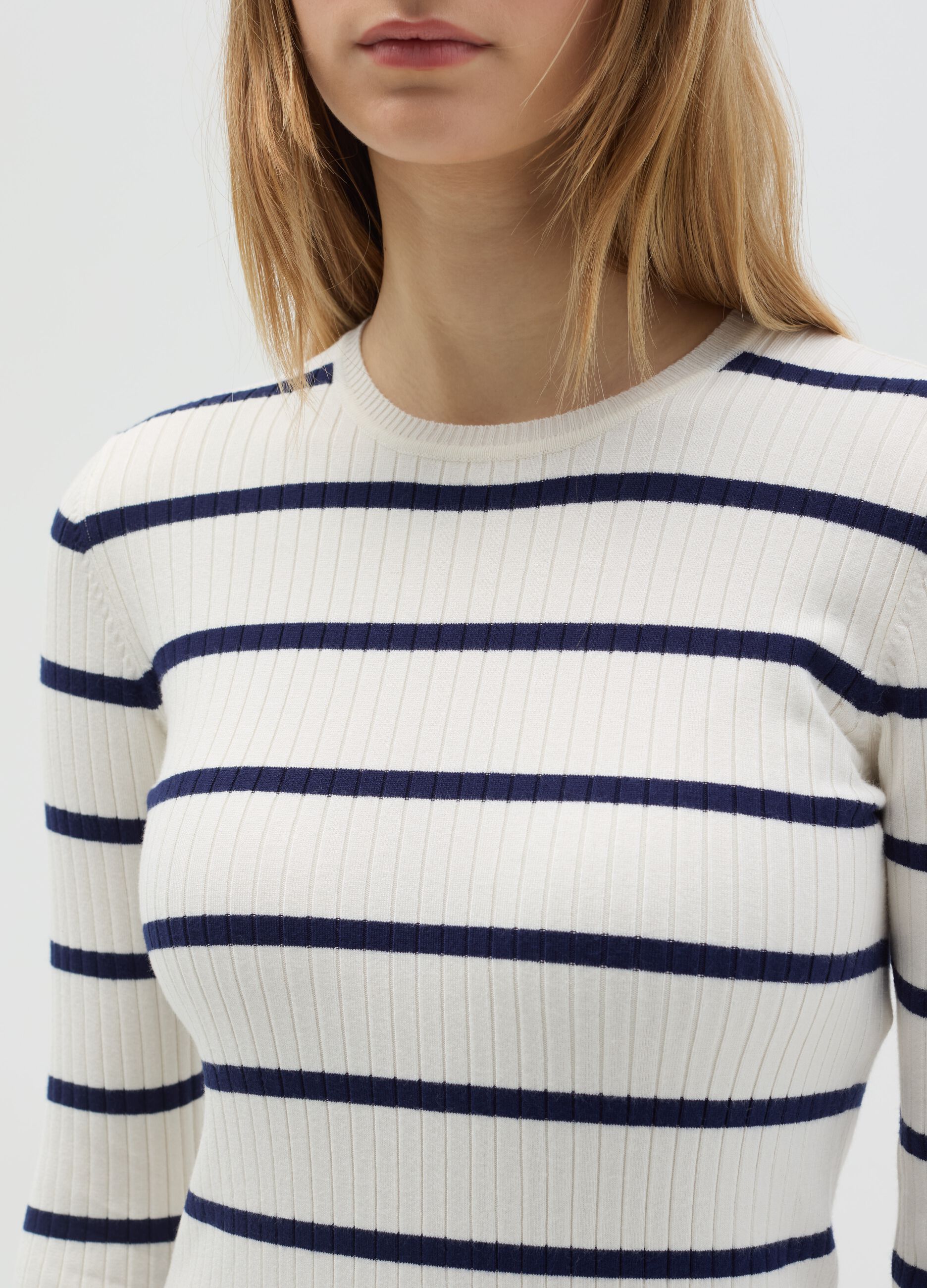 Flat ribbed top with striped pattern