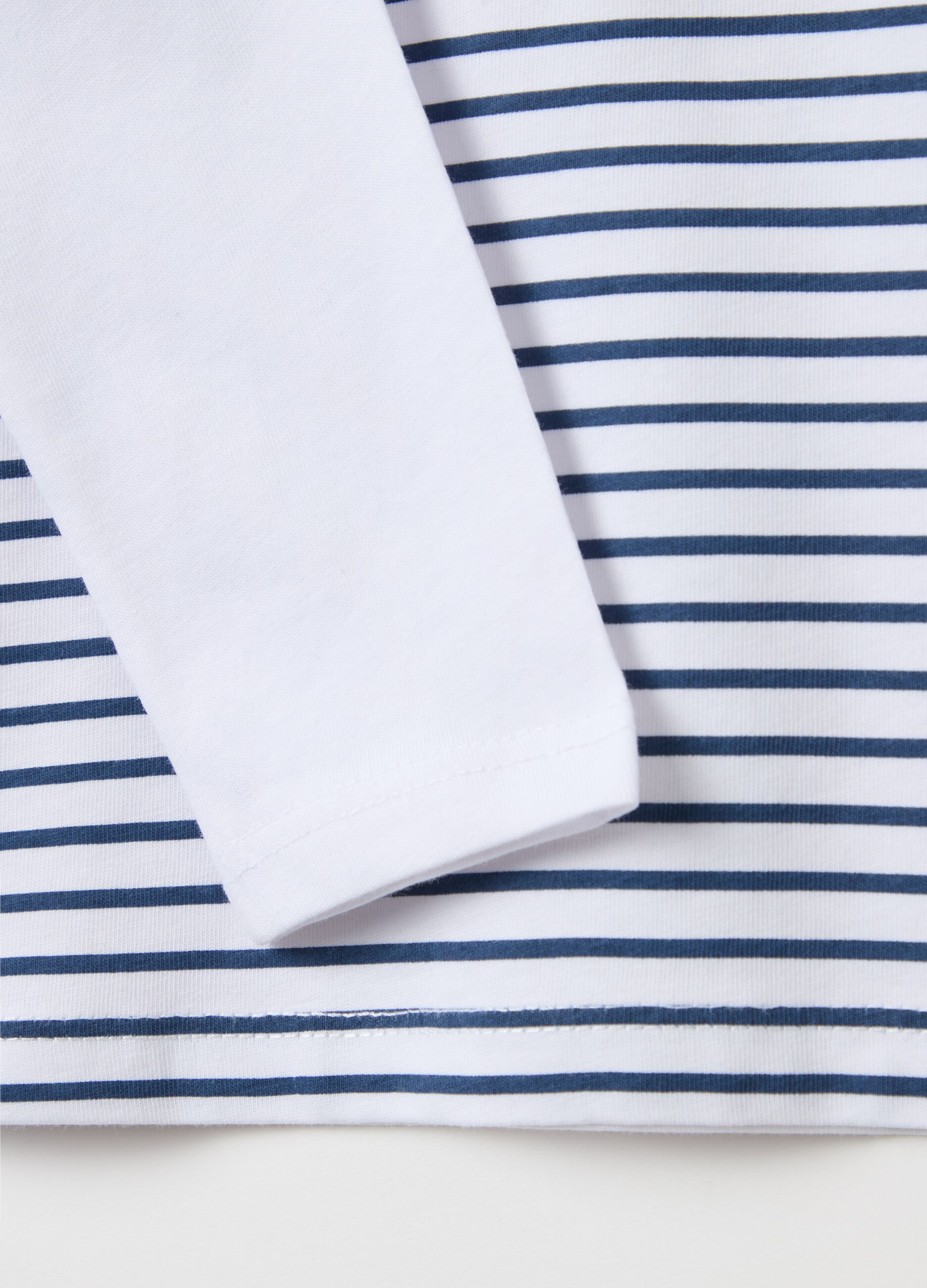Cotton T-shirt with print and long sleeves