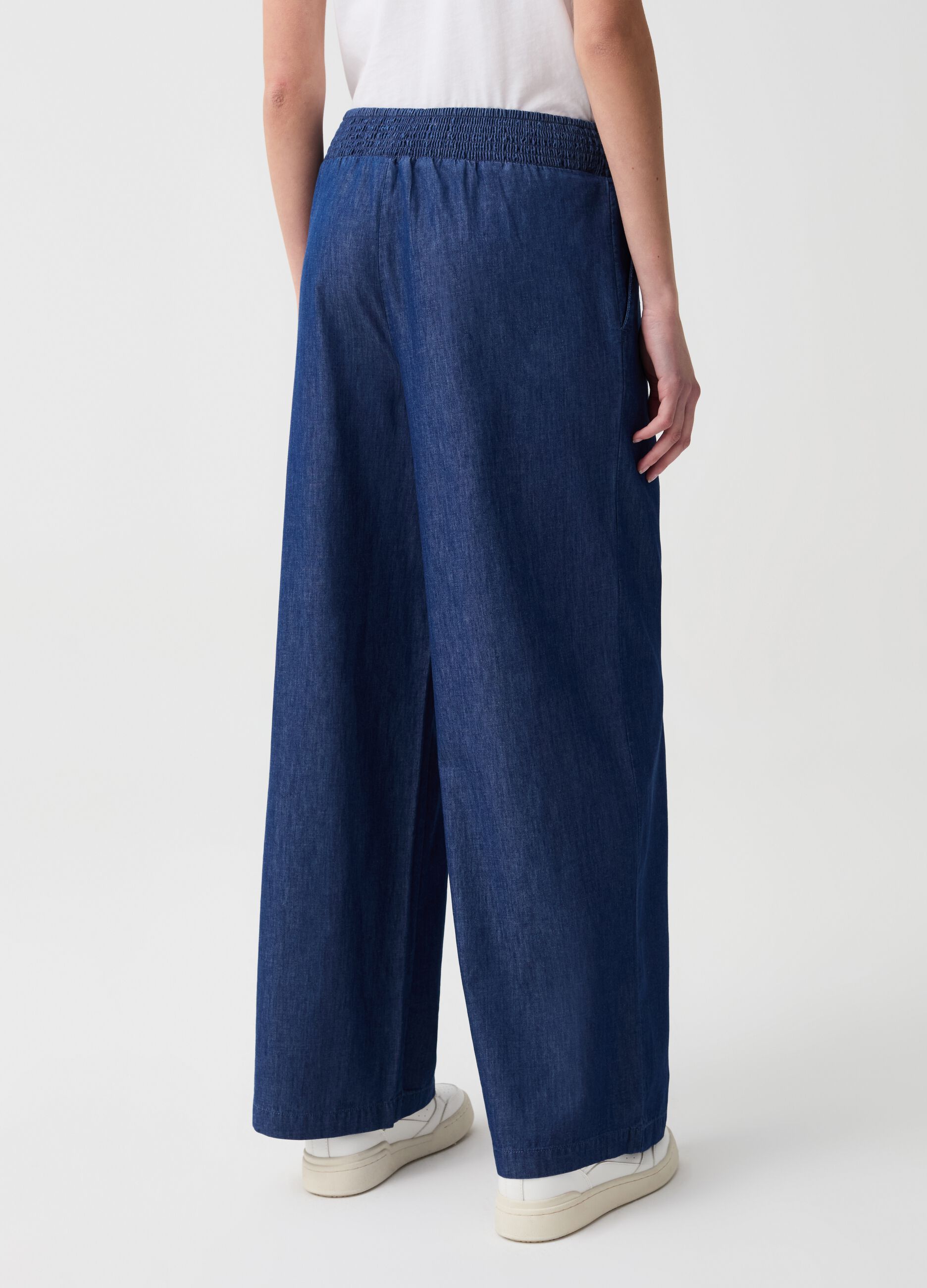 Wide-leg jeans in fluid fabric