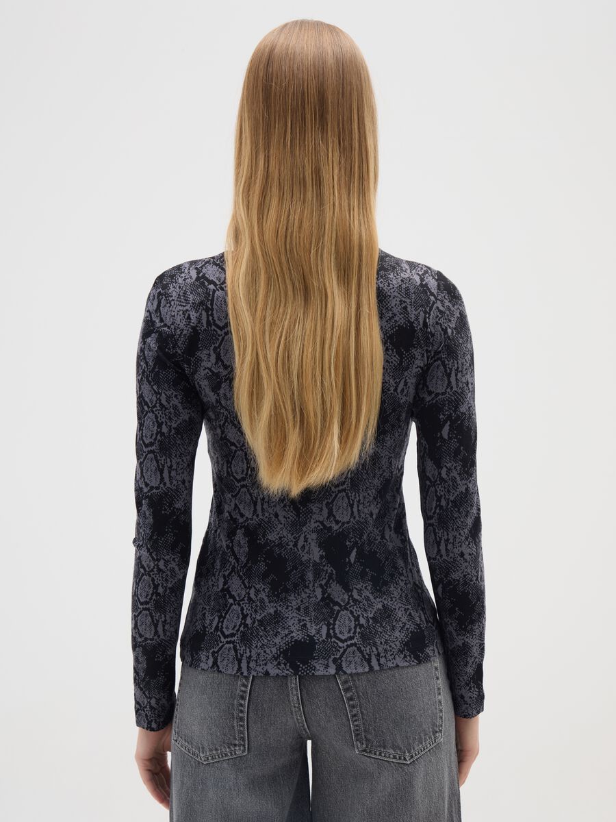 Maglia a maniche lunghe nero con stampa serpente_2