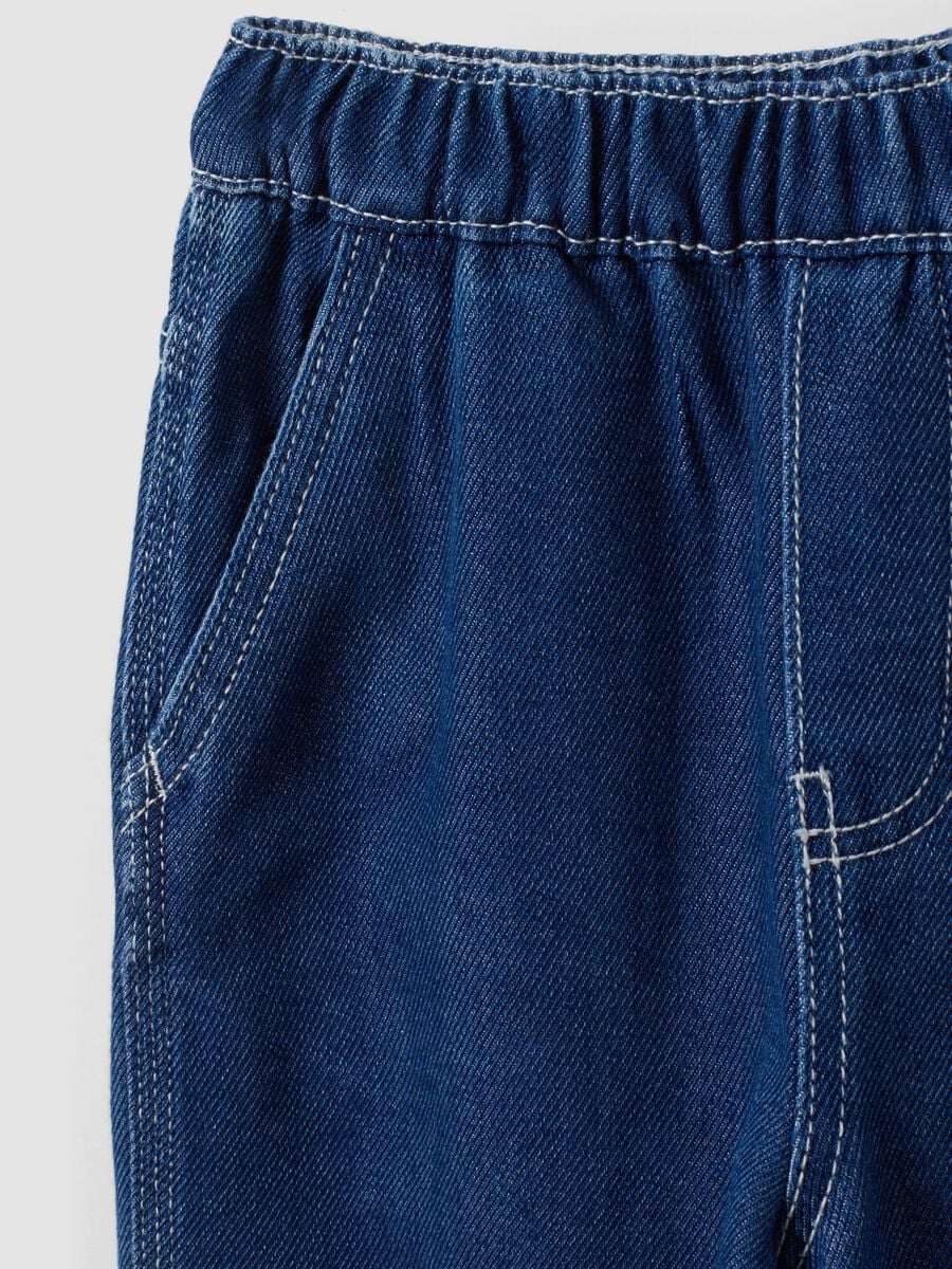 Jogger blu in misto cotone e viscosa con vita elasticizzata per bambino_3