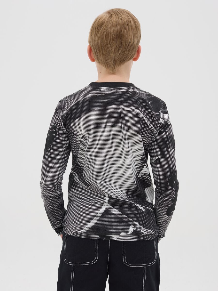 Long-sleeved T-shirt with skateboards print_2