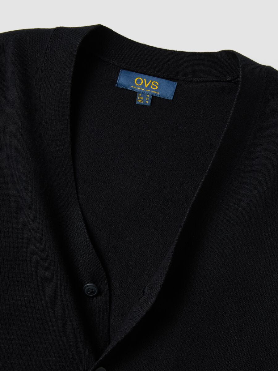 Black viscose-blend V-neck cardigan, regular fit_2