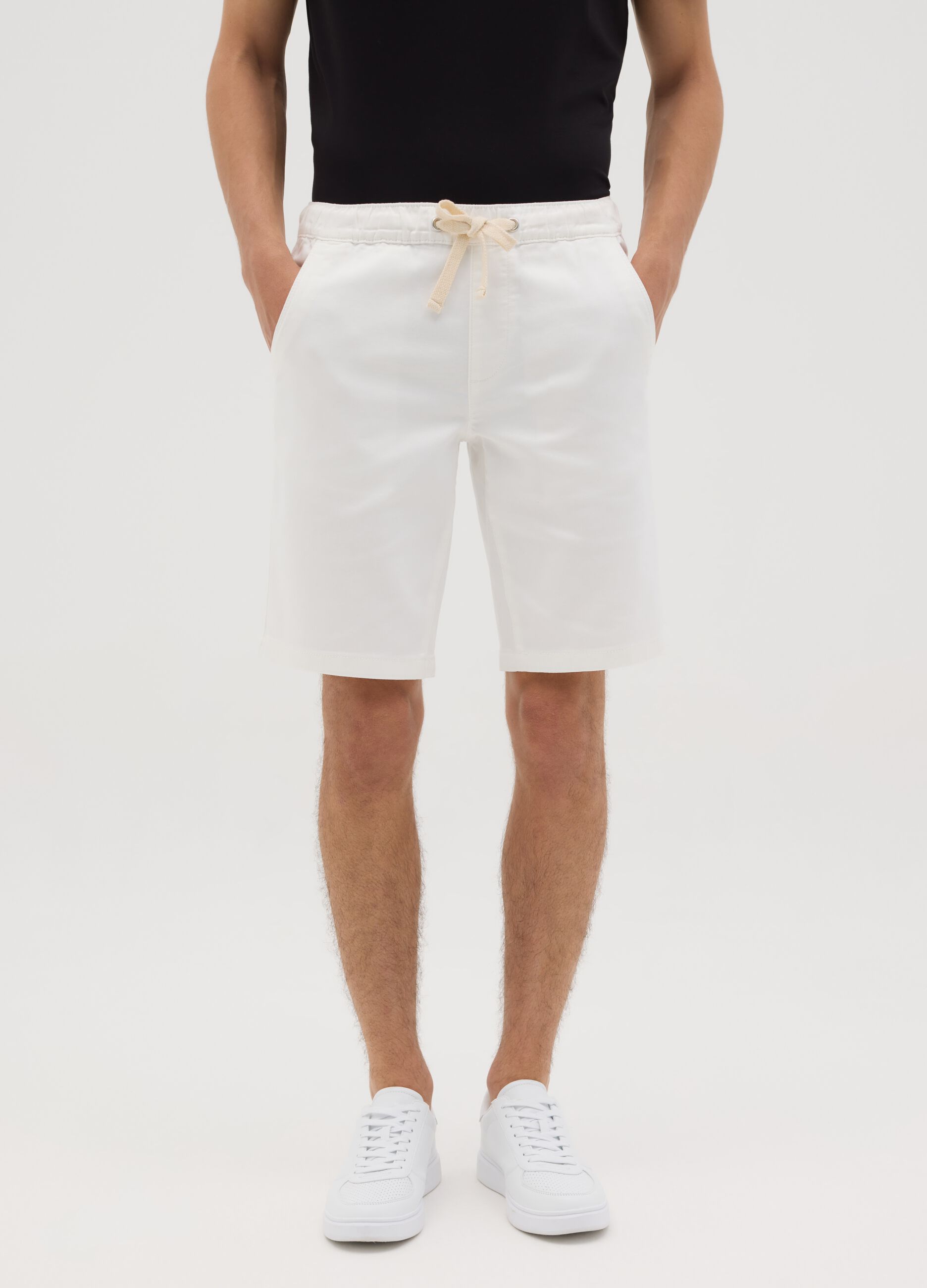 Men's white regular fit stretch cotton Bermuda shorts with drawstring waist