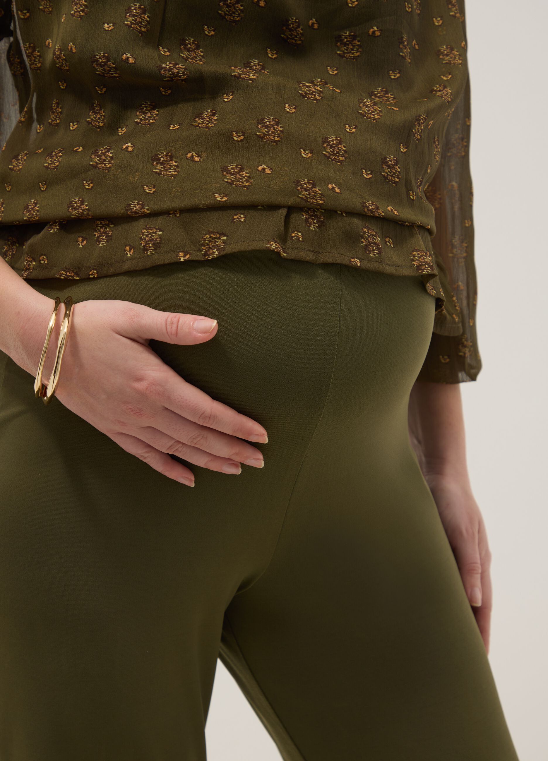 Green relaxed fit maternity trousers in stretch fabric