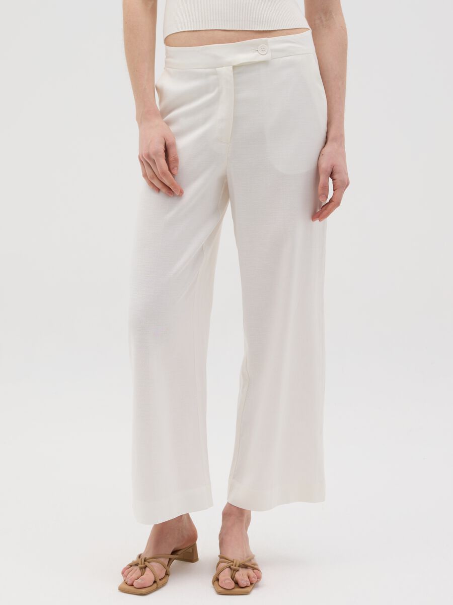 Women’s white regular-fit trousers in viscose and linen blend_1
