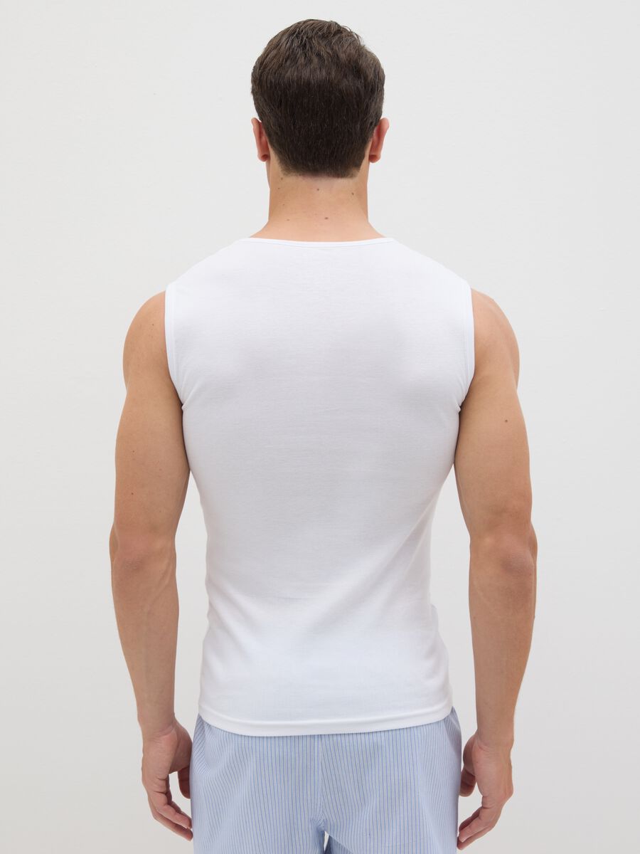 White vest in cotton with V neck_3