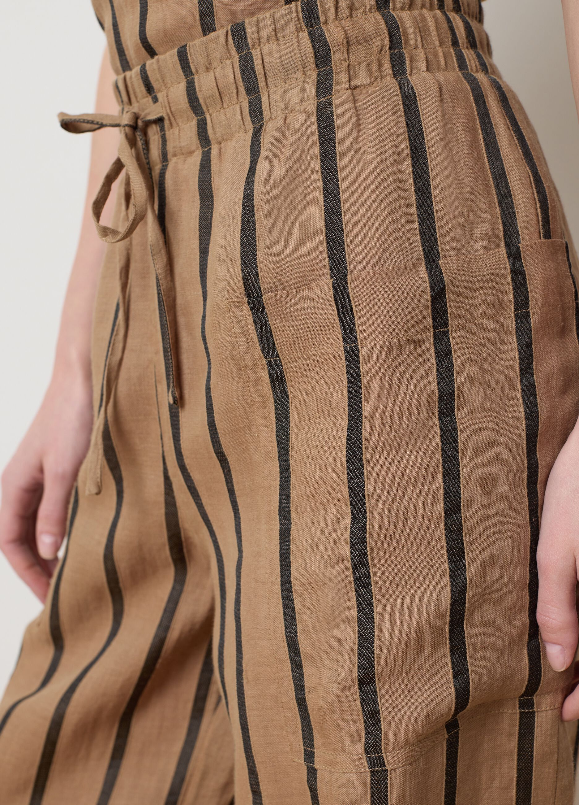 Brown wide-leg trousers with stripes