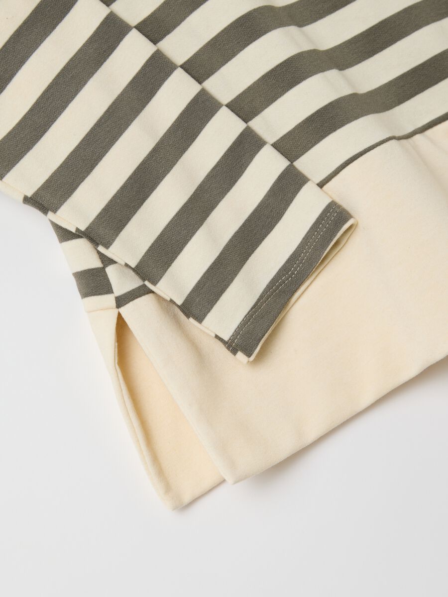 Beige and green striped top with long sleeves_5