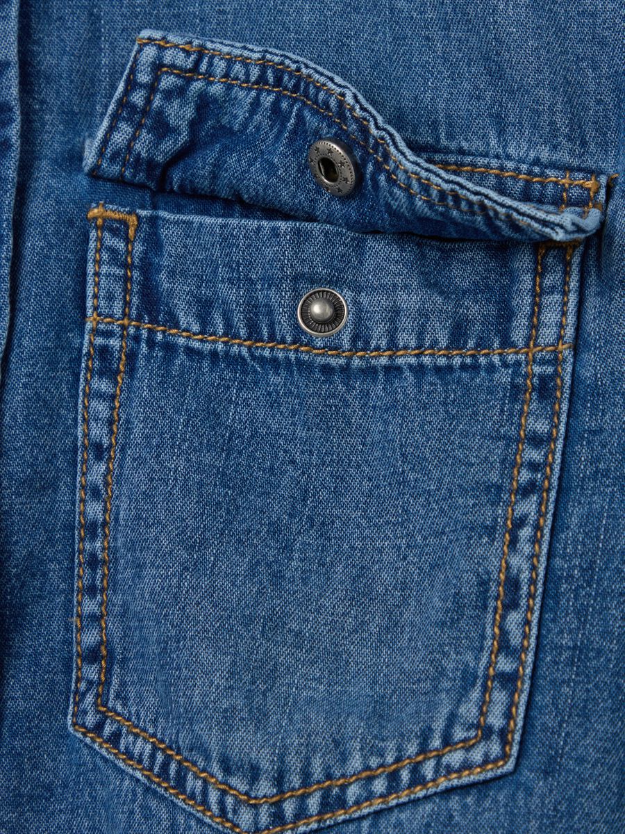 Denim shirt with pockets_3