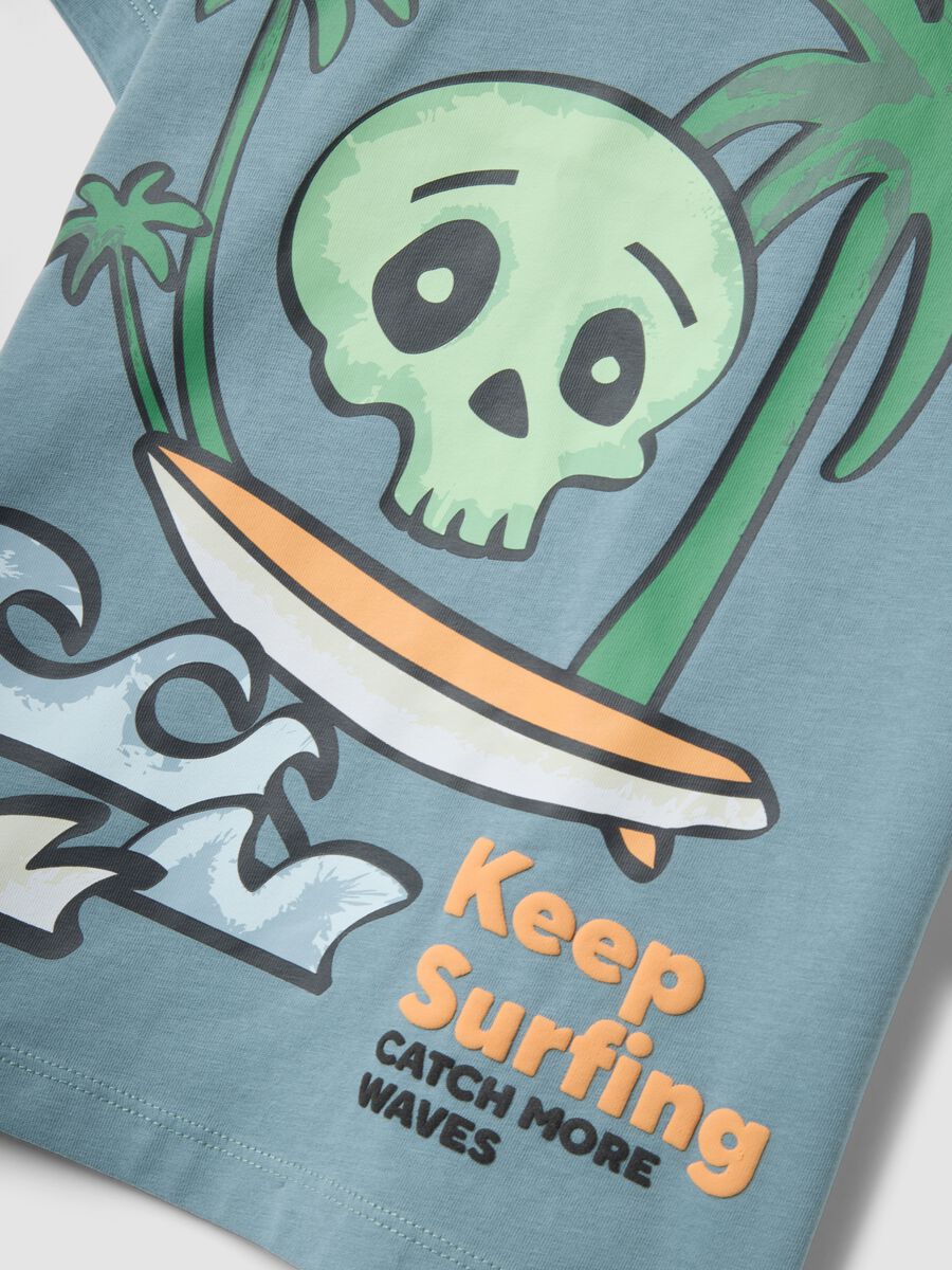 T-shirt azzurra in puro cotone con stampa surf per bambino regular fit_3