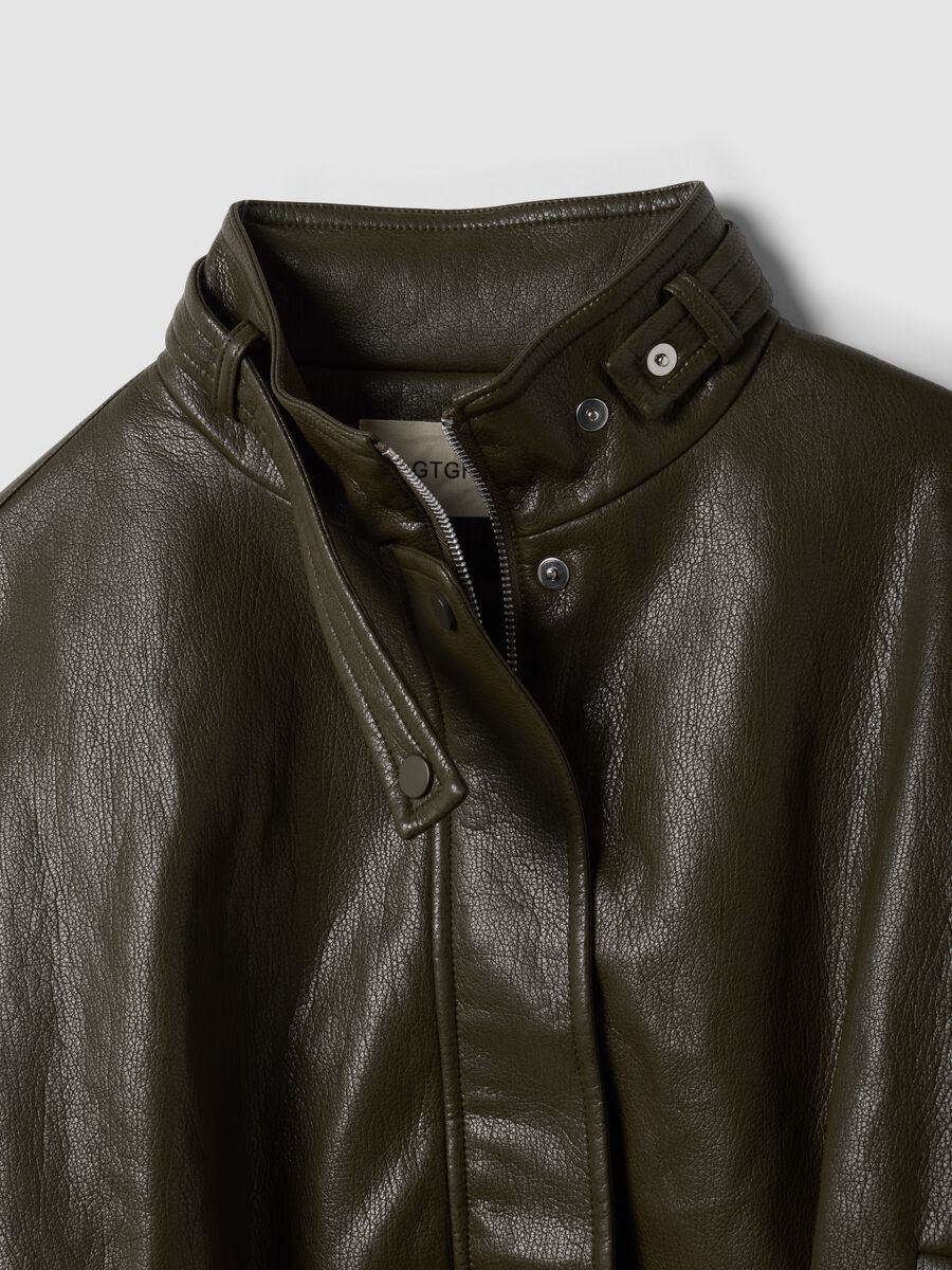Giubbotto verde in misto viscosa con zip e cintura_1