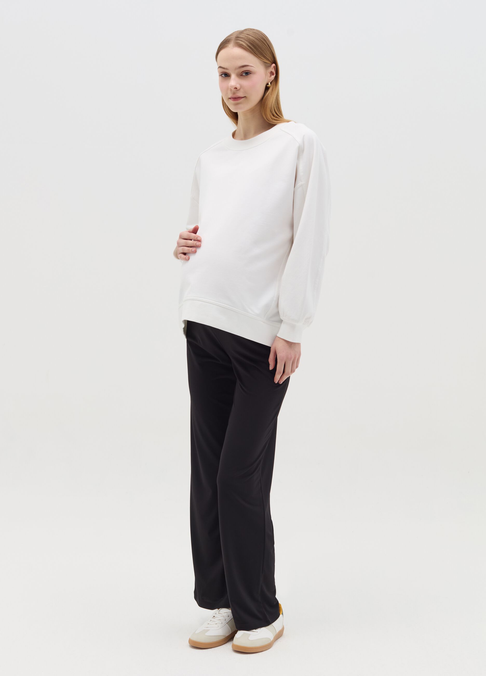 Solid colour maternity sweatshirt
