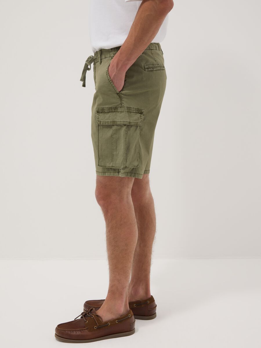 Green stretch cotton cargo Bermuda shorts_3