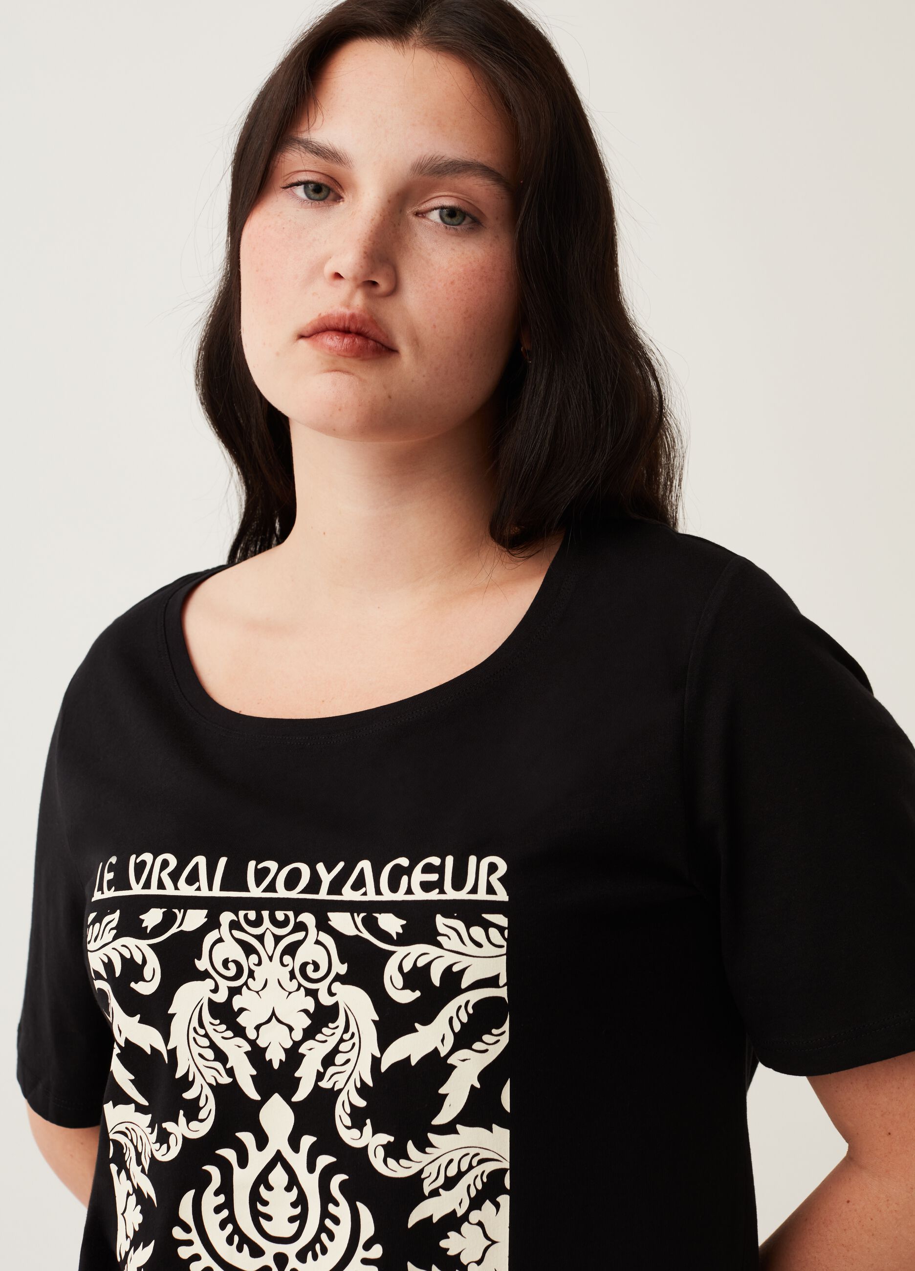 T-shirt in cotone con stampa Curvy MYA_0