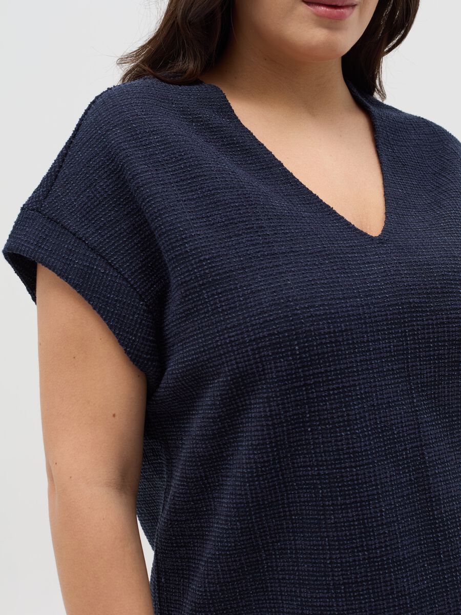 Curvy woven T-shirt with V neck_2