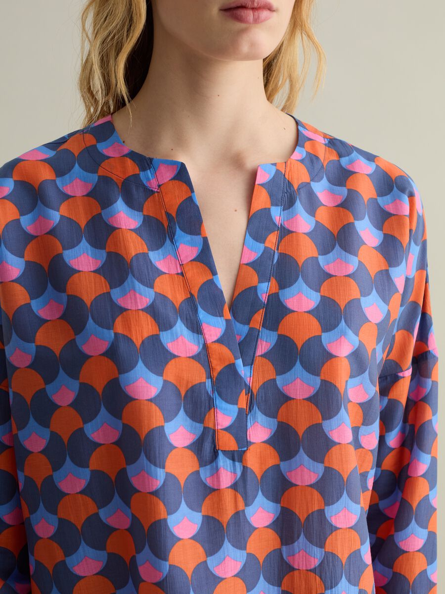 Blouse with optical pattern and V neck_3