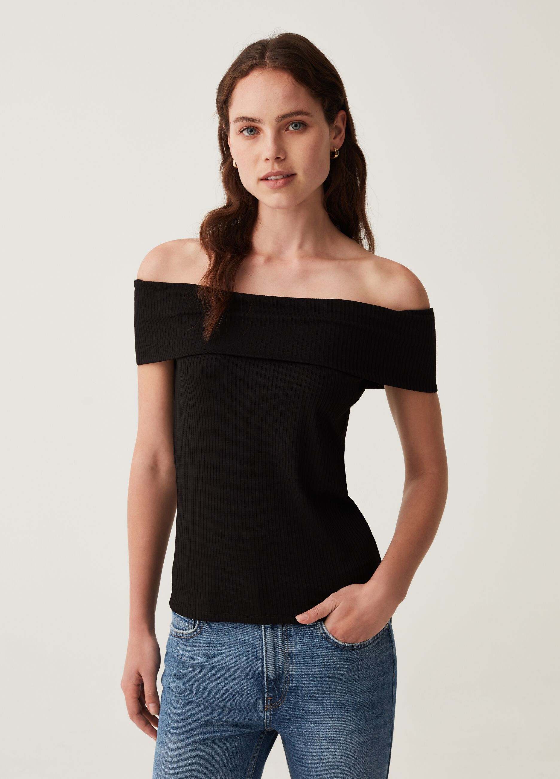 T-shirt a coste piatte con spalle scoperte_1