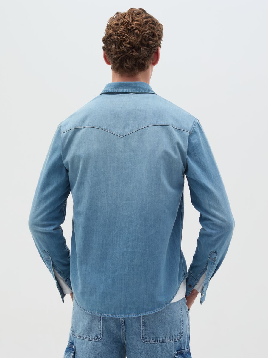 Western shirt in denim with pearl buttons_3