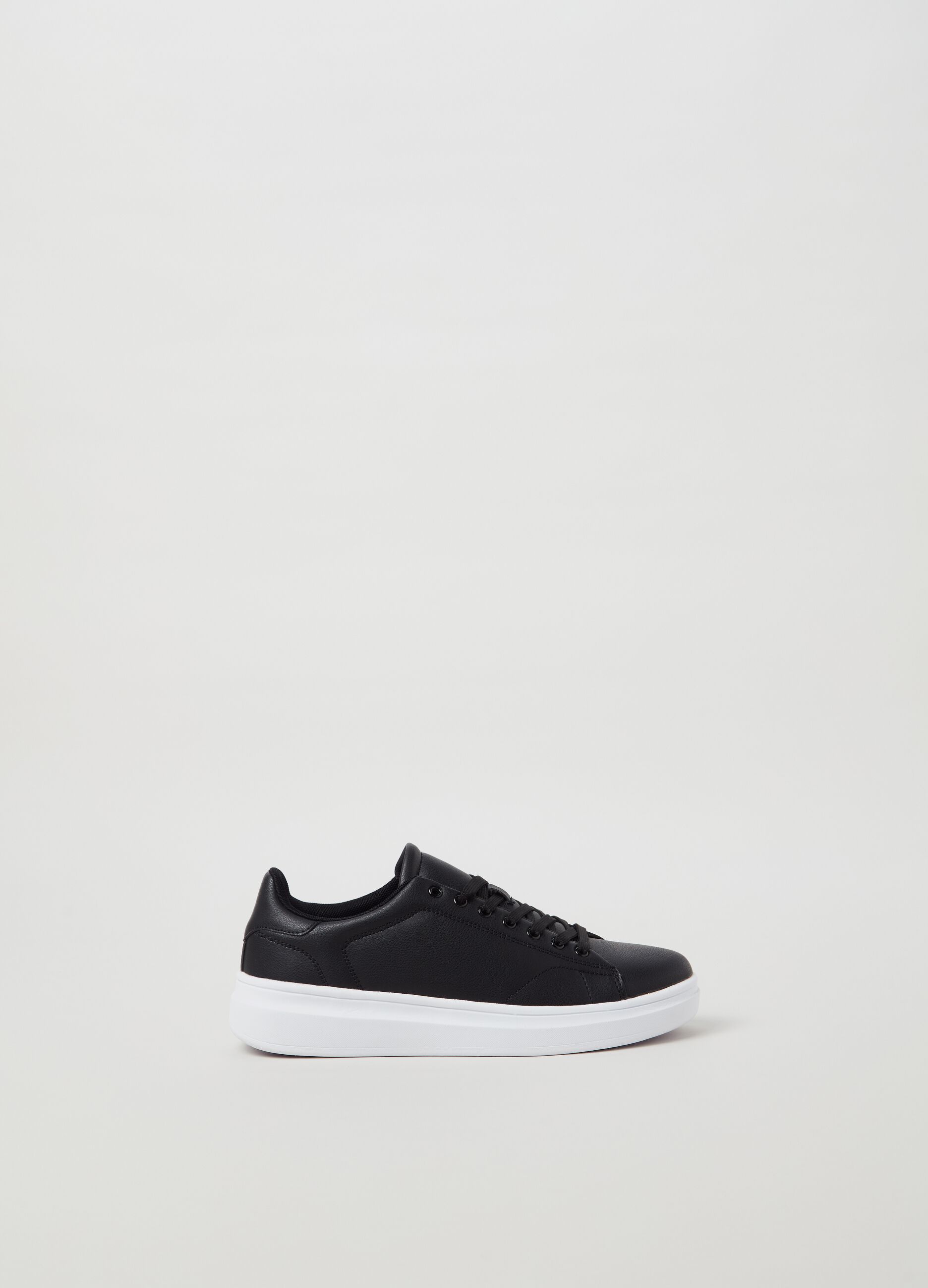 Sneakers tinta unita con lacci