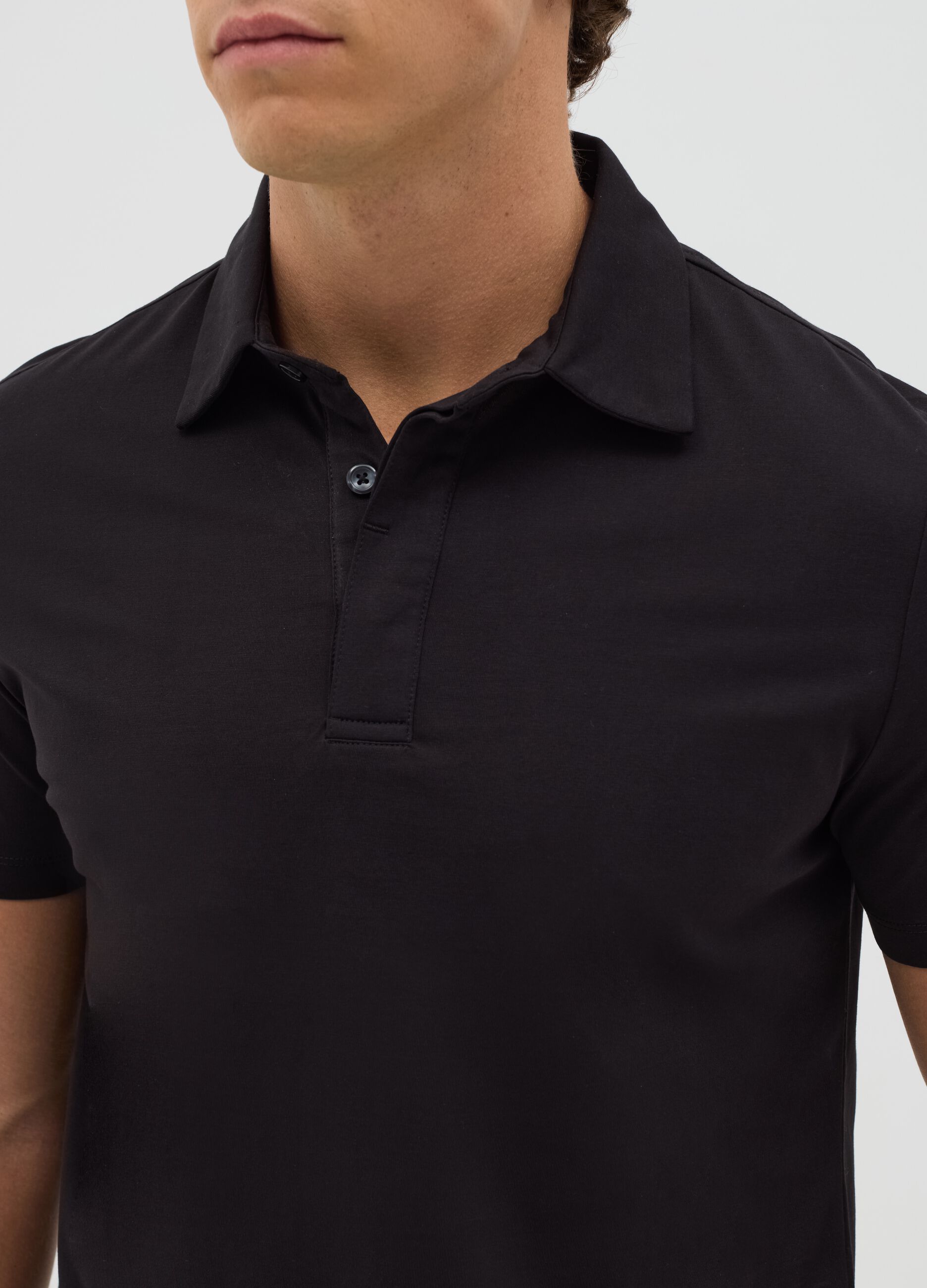 Black regular-fit polo shirt with short sleeves