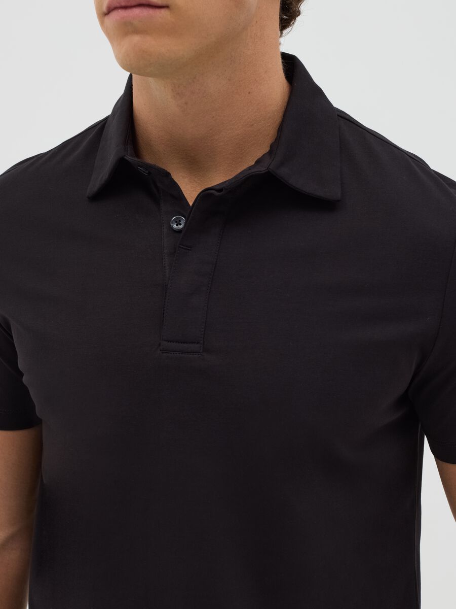 Black regular-fit polo shirt with short sleeves_2