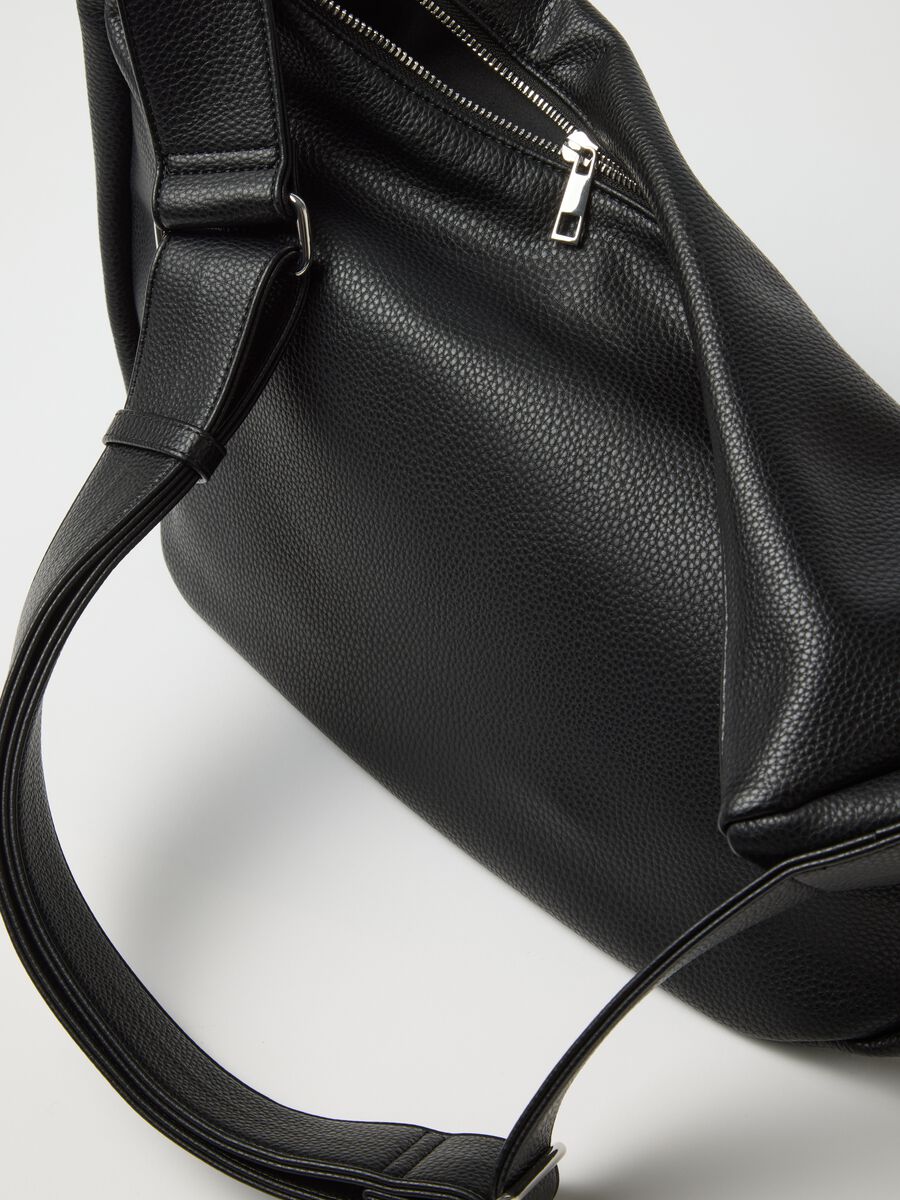 Borsa nera con spallacci regolabili_3