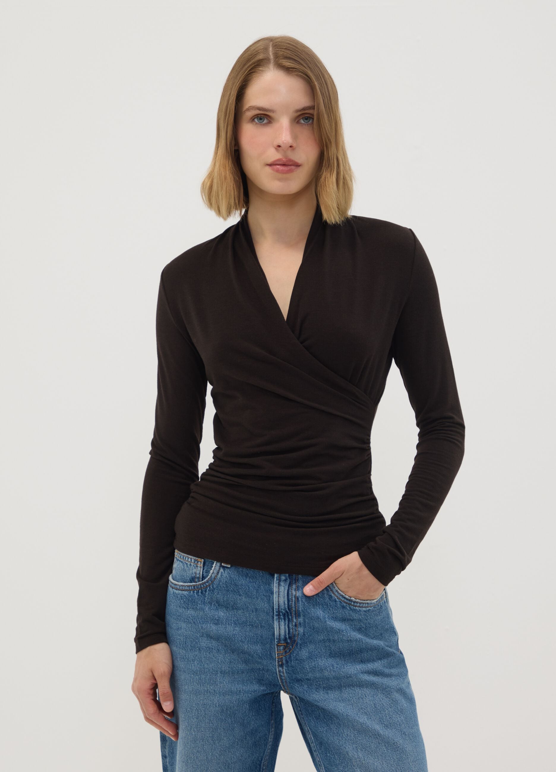 T-shirt marrone in viscosa, seta e lana elasticizzata girocollo regular fit