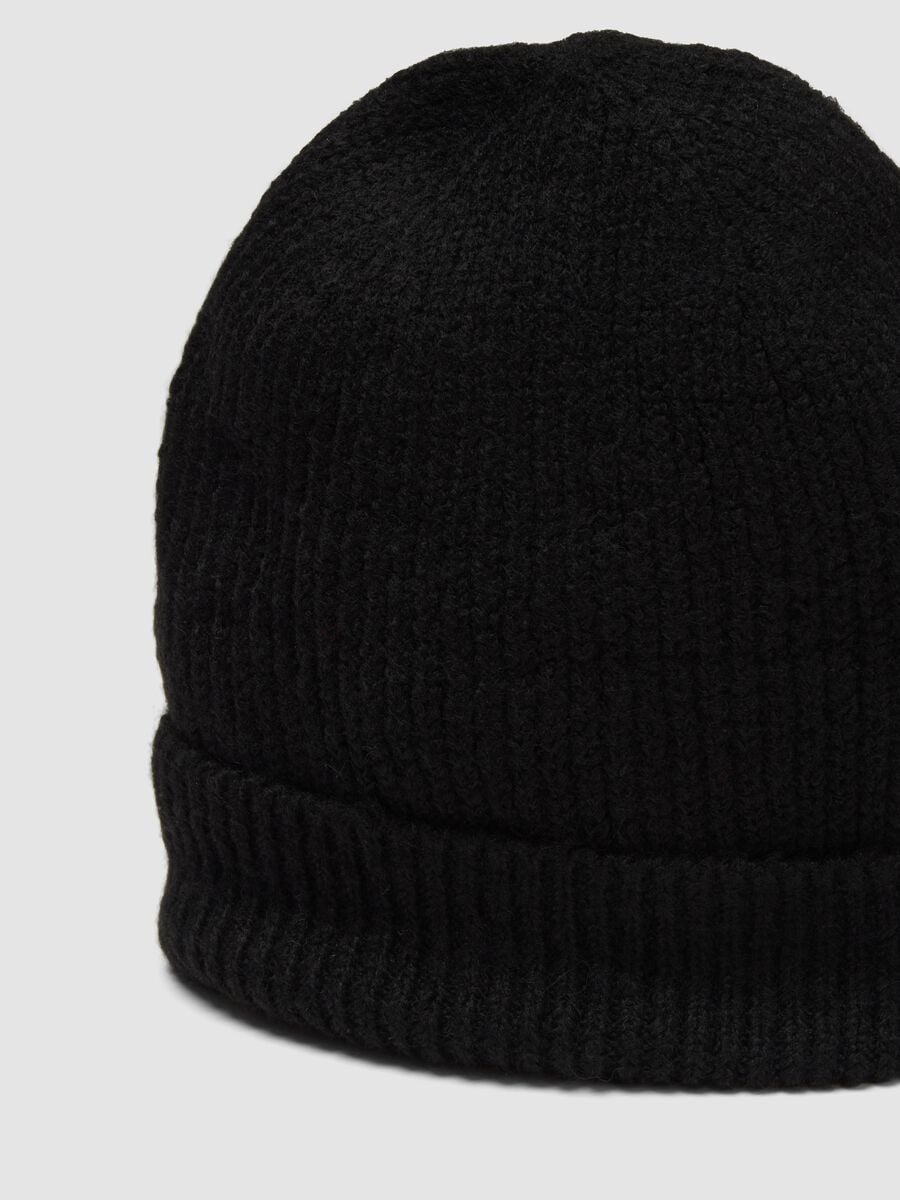 Black ribbed hat in stretch fabric_2