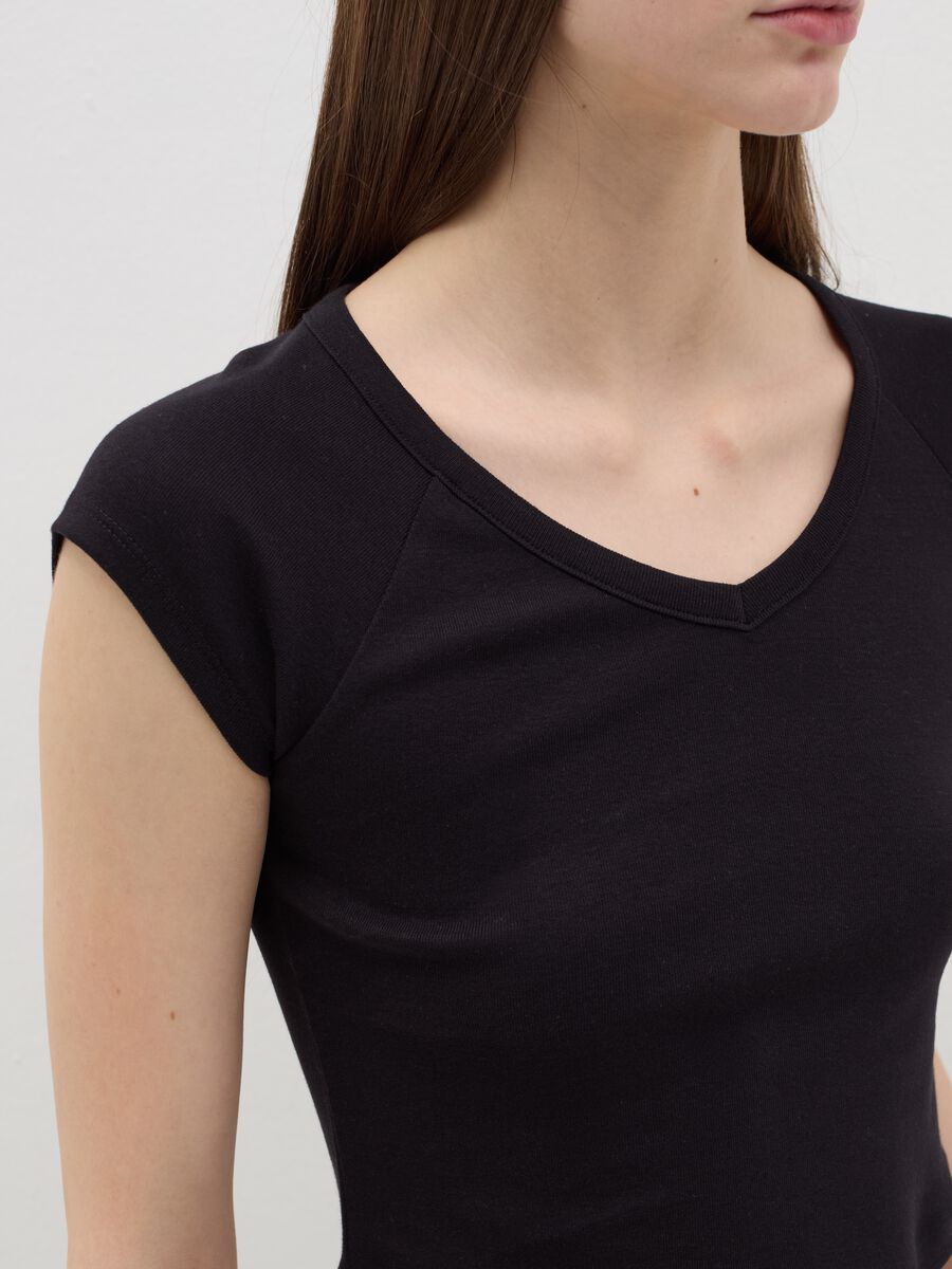T-shirt with V neck and raglan sleeves_3