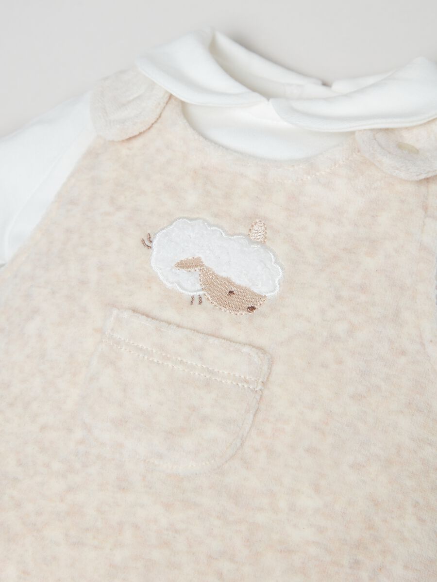 Set t-shirt e salopette con piedini_2
