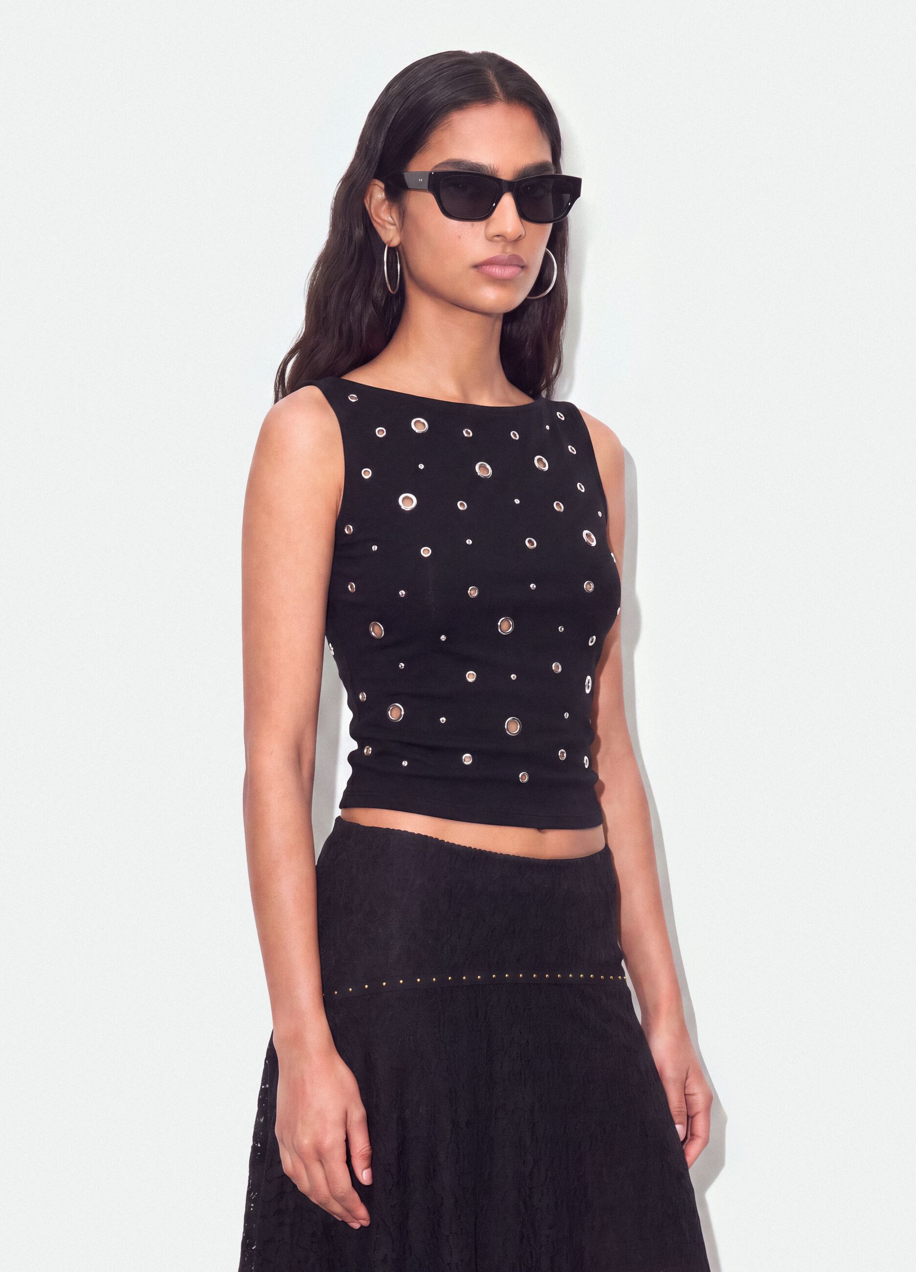 Black stretch cotton top with metal eyelets, regular fit