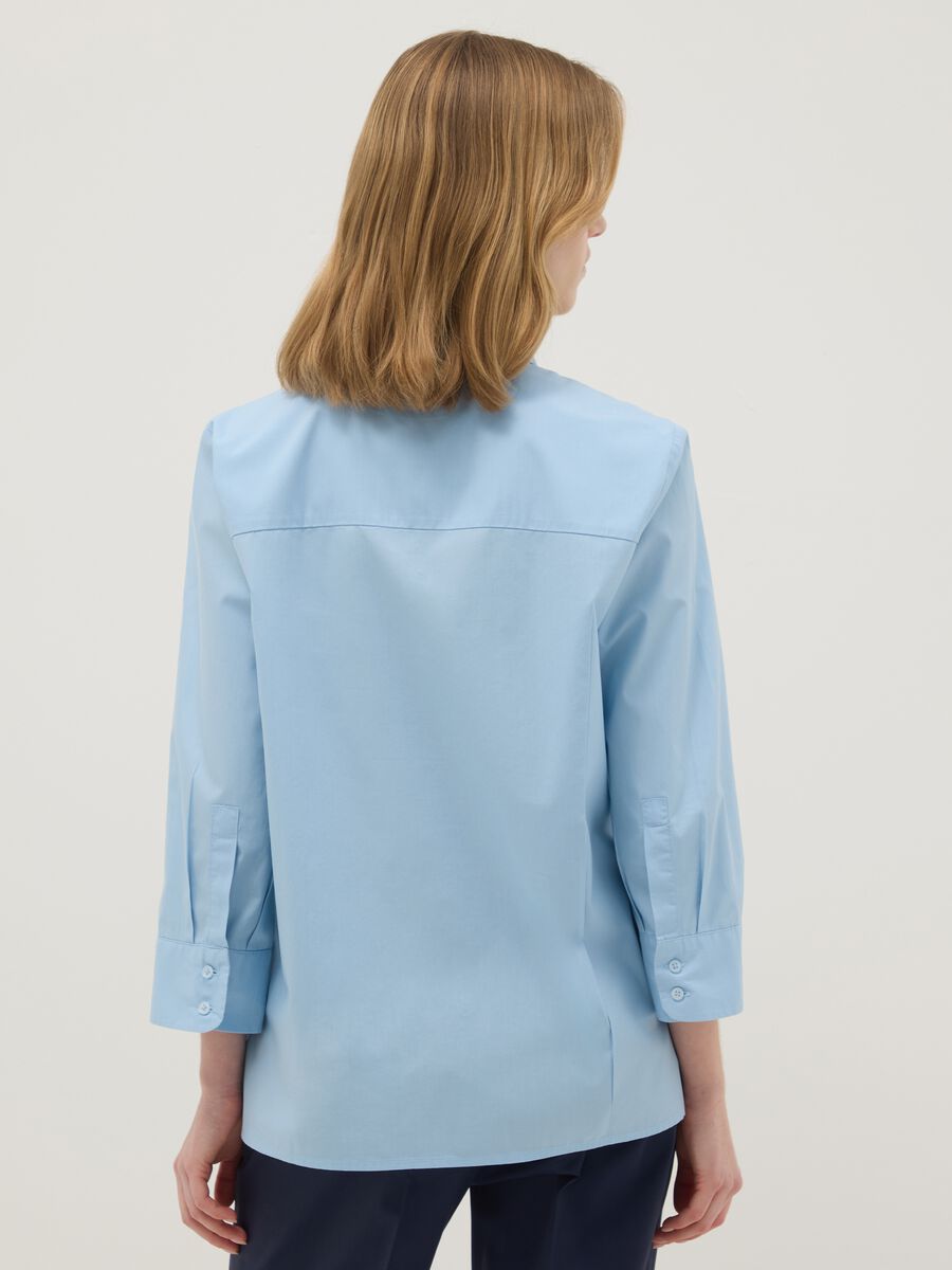 Camicia in puro cotone azzurra regular fit con maniche a tre quarti_2