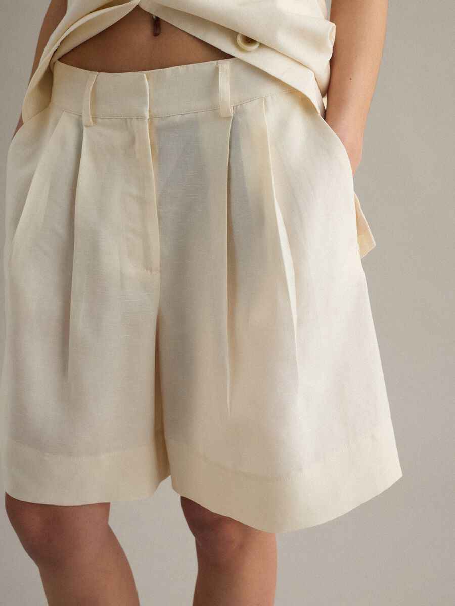 Shorts in misto lyocell e lino beige regular fit_3