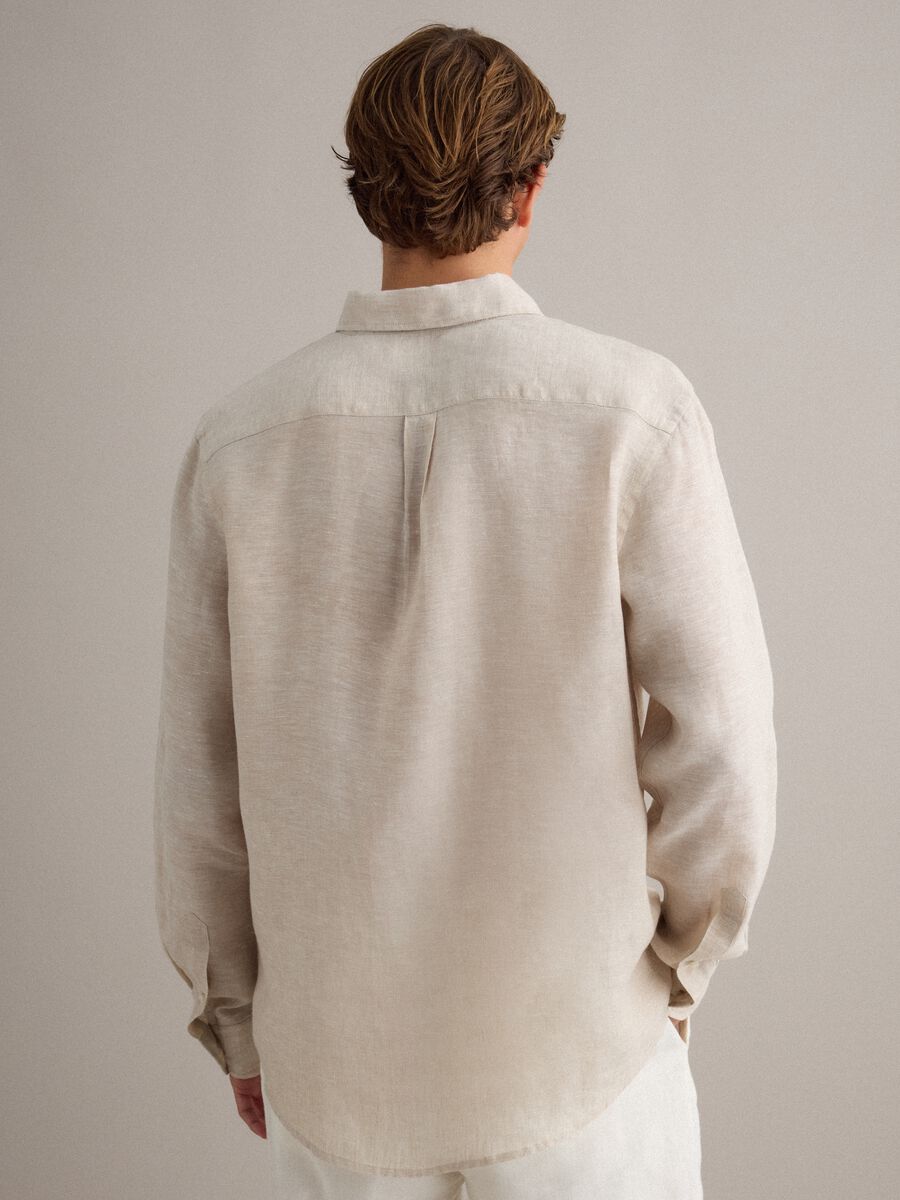Camicia beige in puro lino con colletto button down regular fit_3