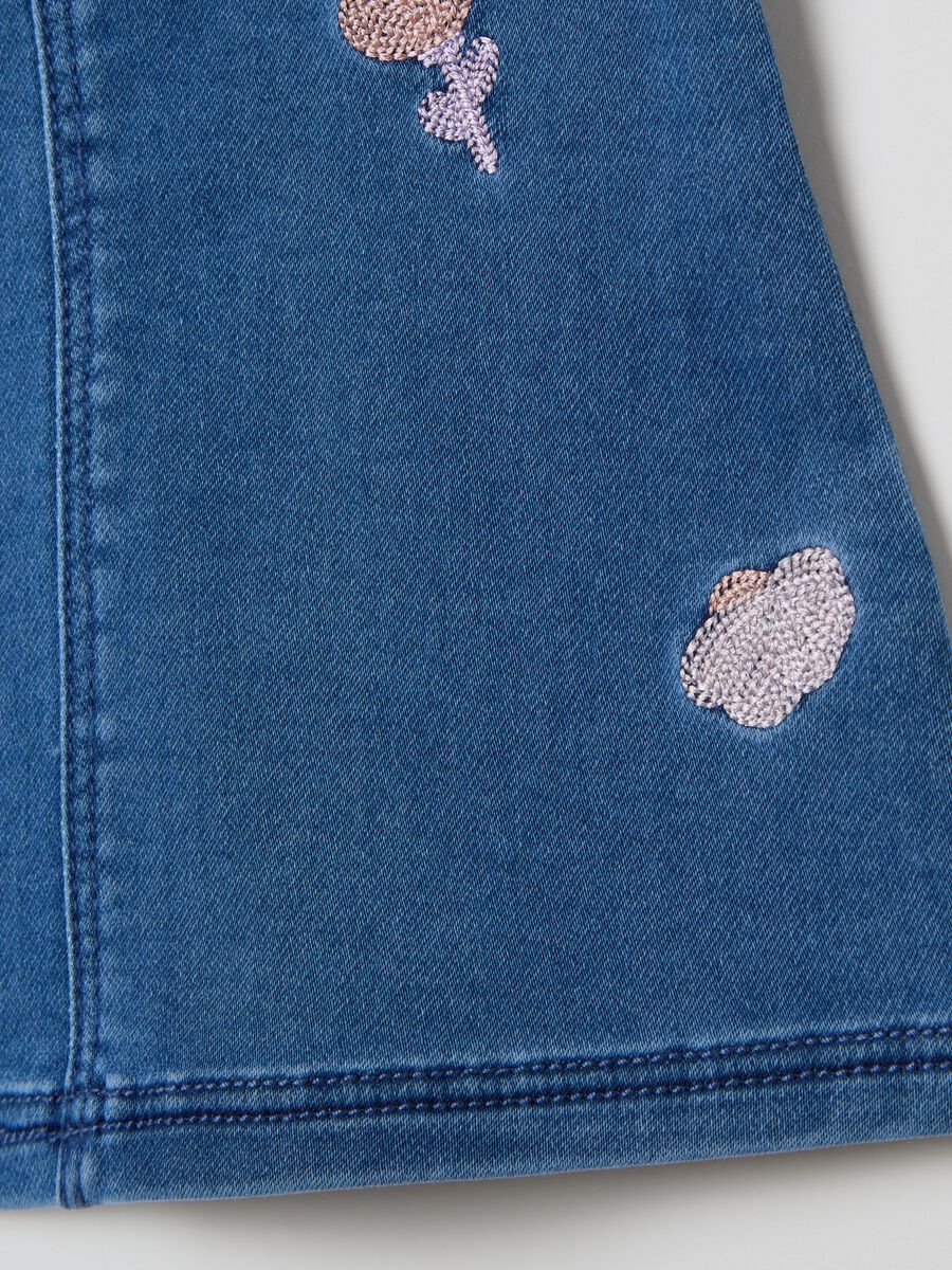Denim pinafore with flowers embroidery_3