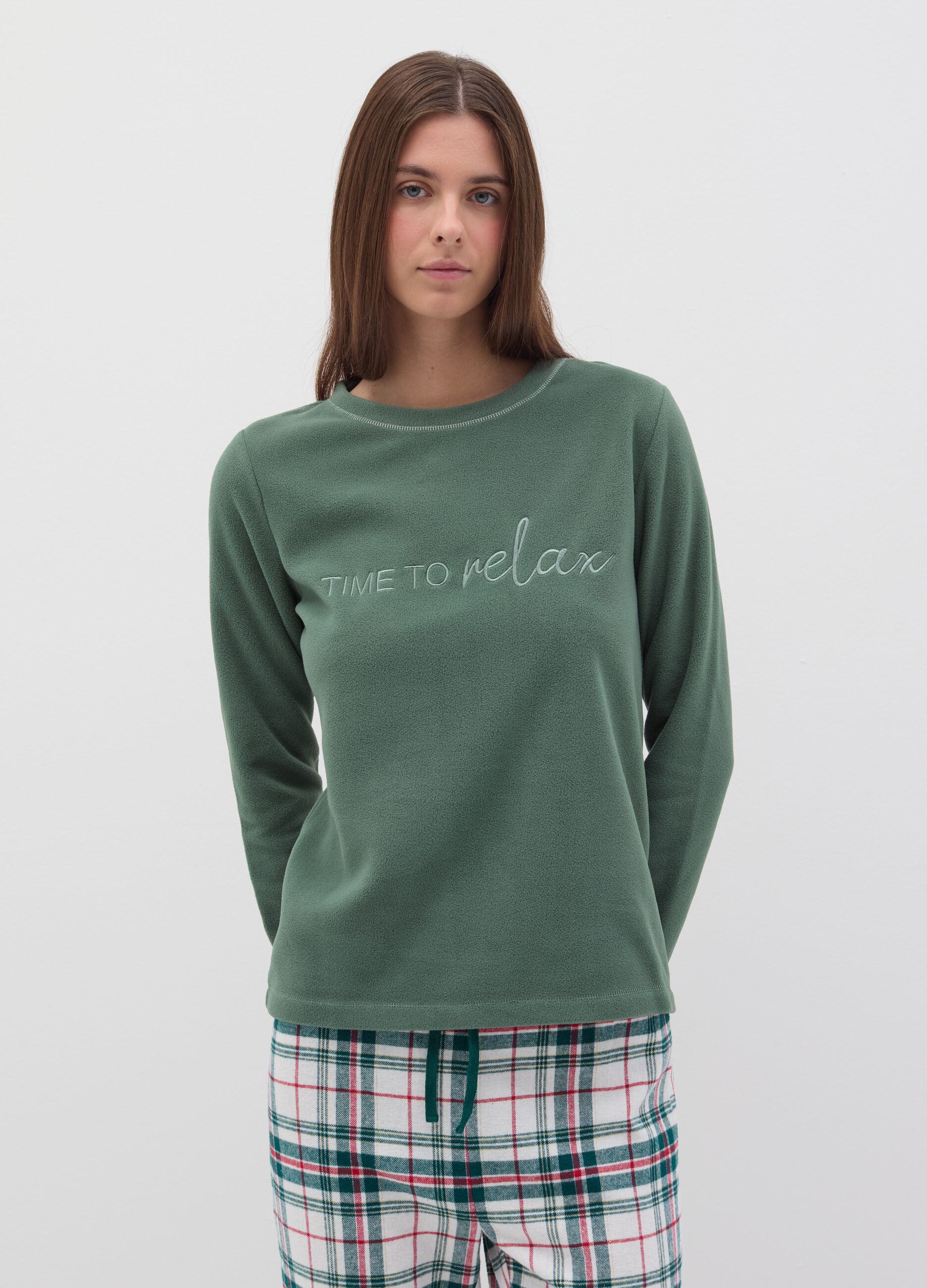 Fleece pyjama top with "Time to relax” embroidery