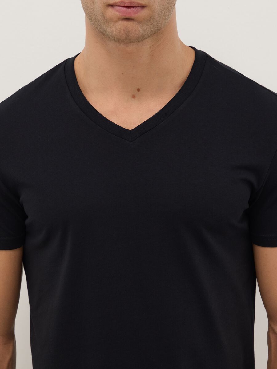 Tripack black V-neck t-shirts in pure cotton regular fit_1