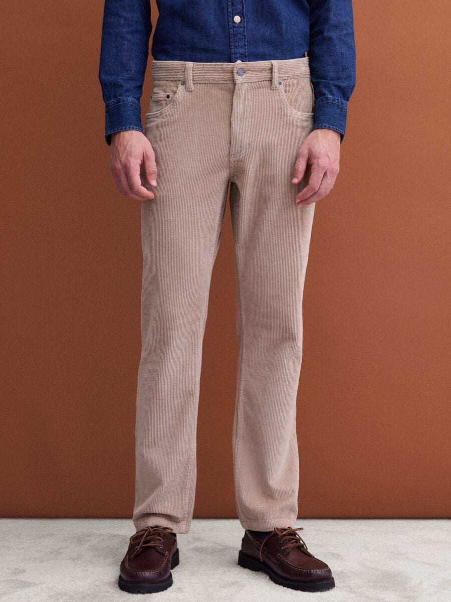 Pantaloni beige in cotone elasticizzato a coste regular fit_1