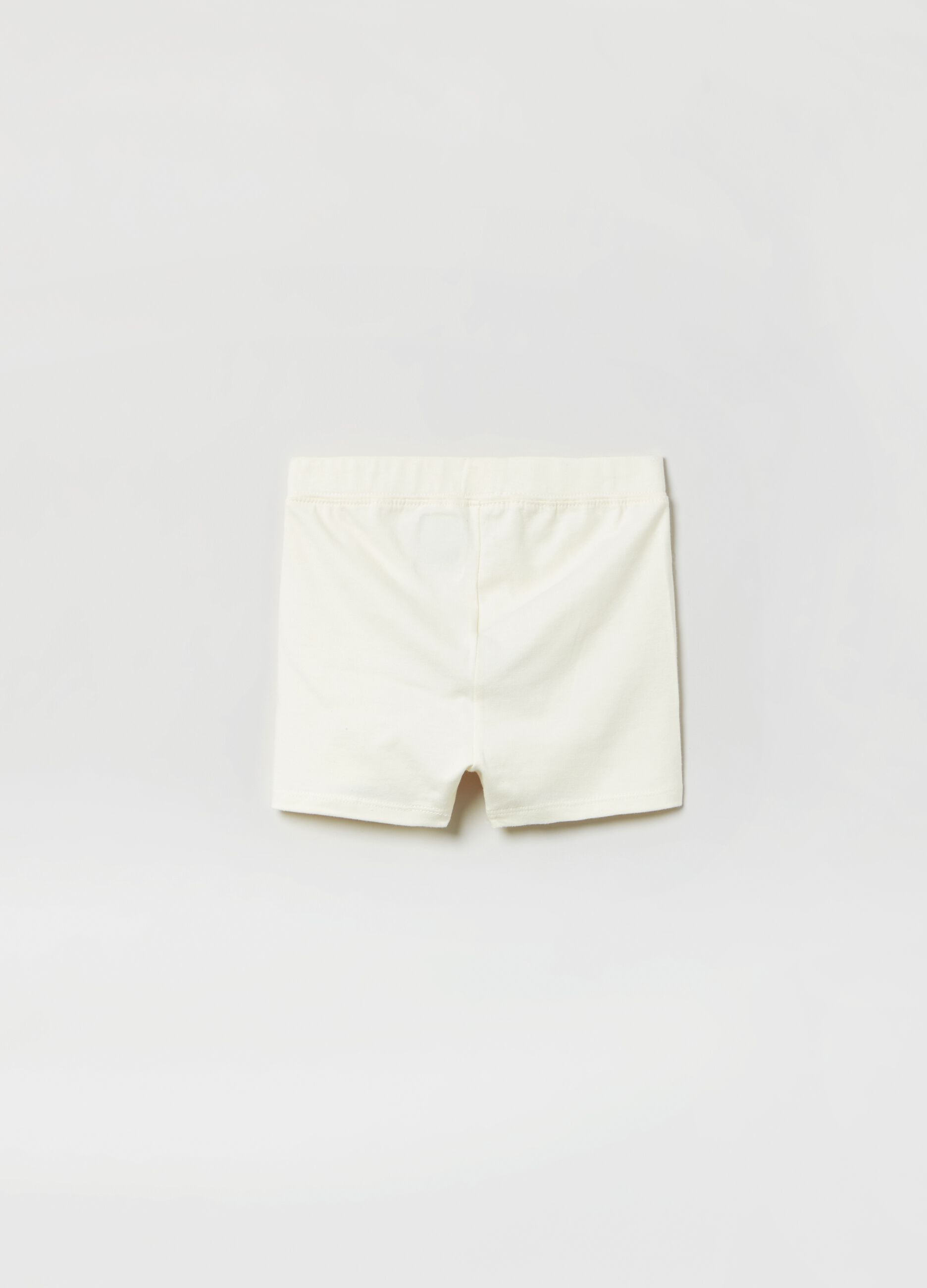 Solid colour shorts in organic cotton