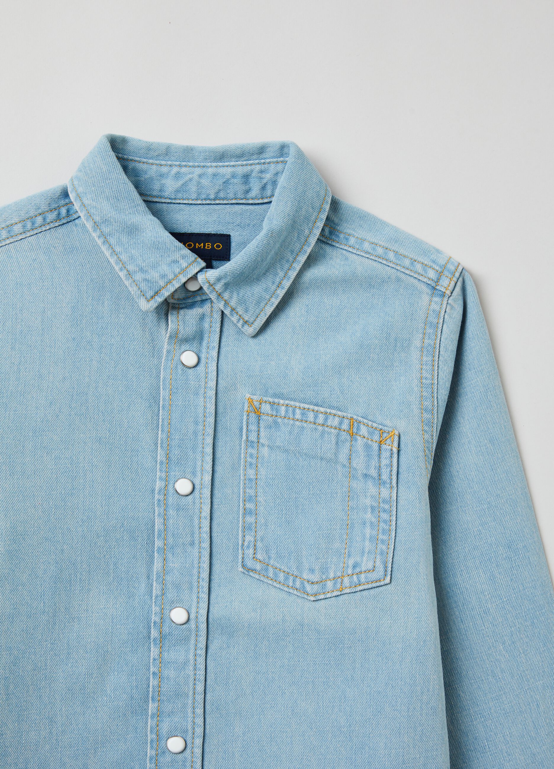 Camicia in denim con tasca_2