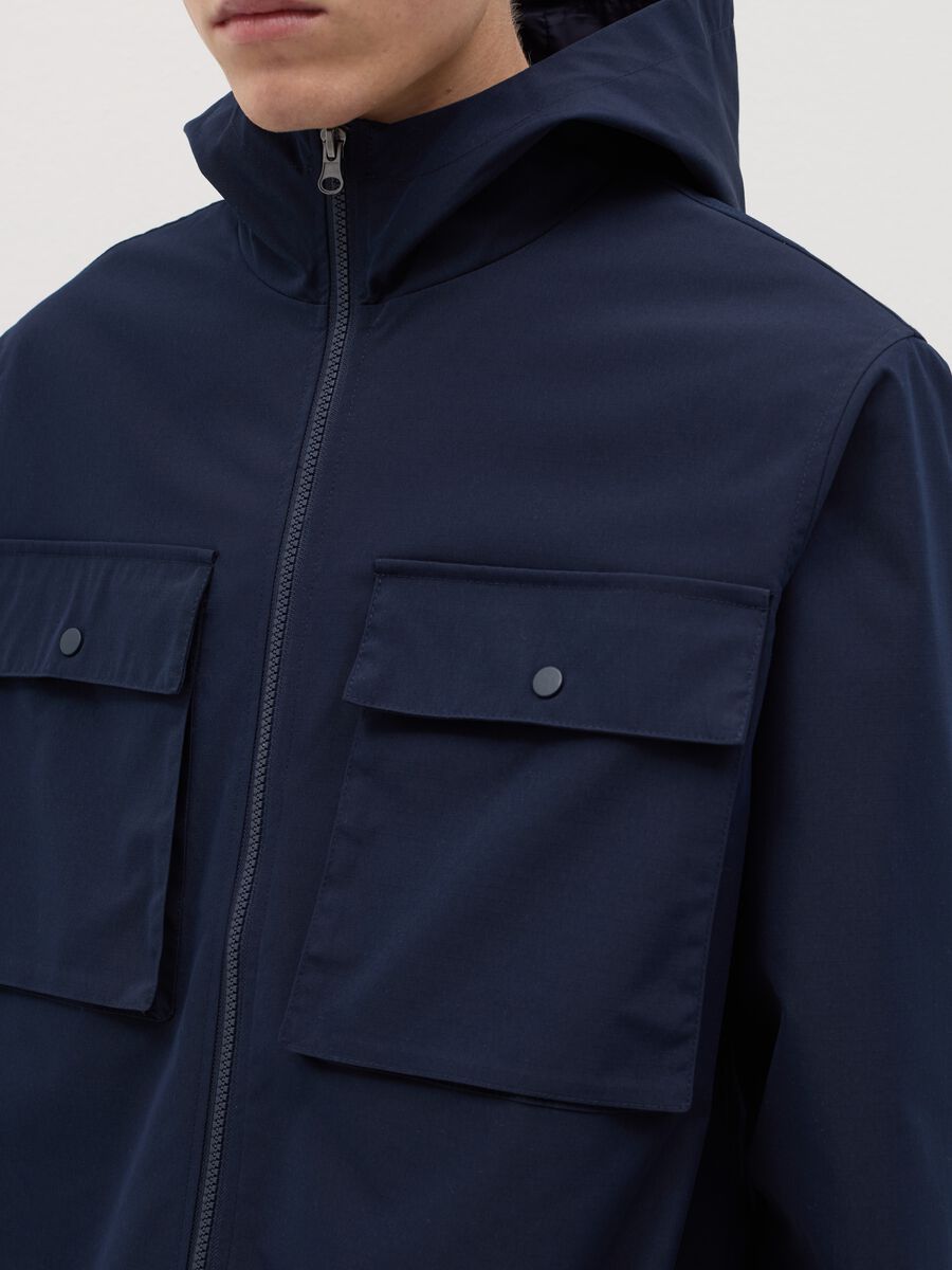 Short full-zip jacket with hood_3