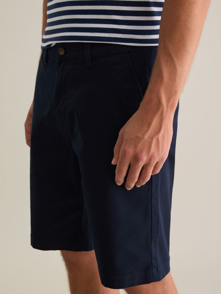 Stretch cotton chino Bermuda shorts_3