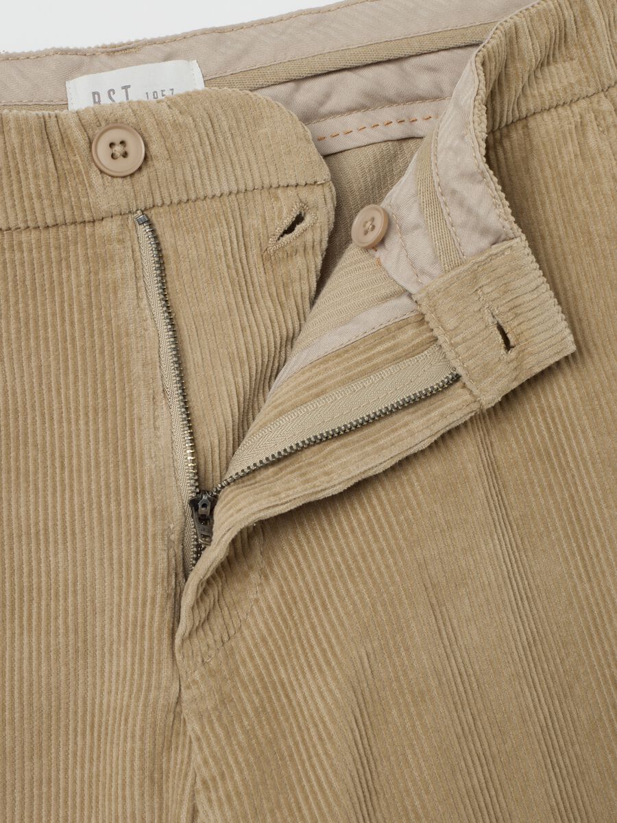 Beige chino trousers in pure cotton with regular fit and fine ribbing_5